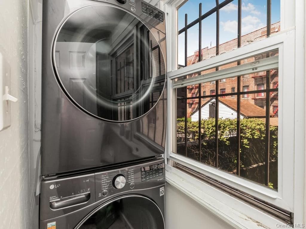 636 E 219th Street thumbnail 14