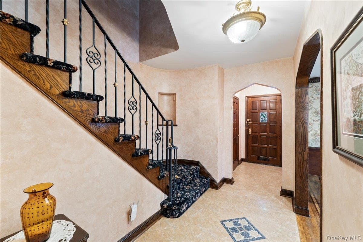 8507 Avon Street thumbnail 4
