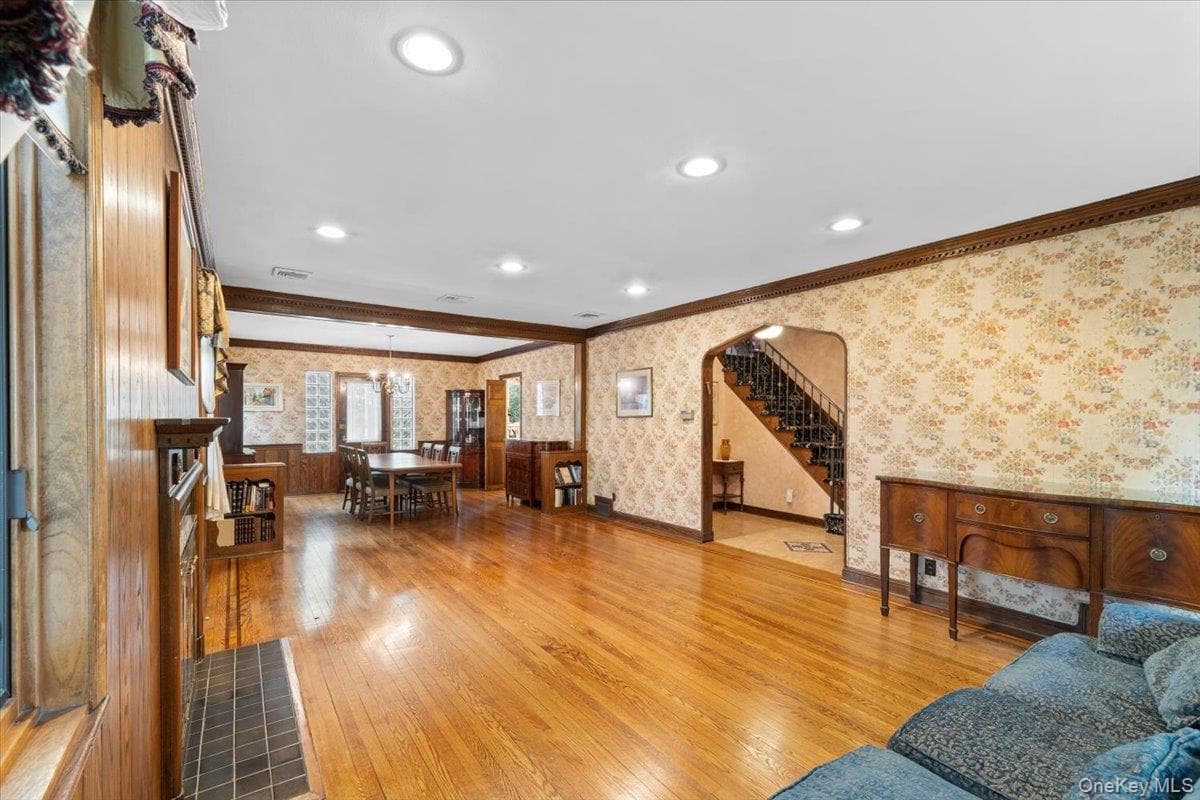 8507 Avon Street thumbnail 6