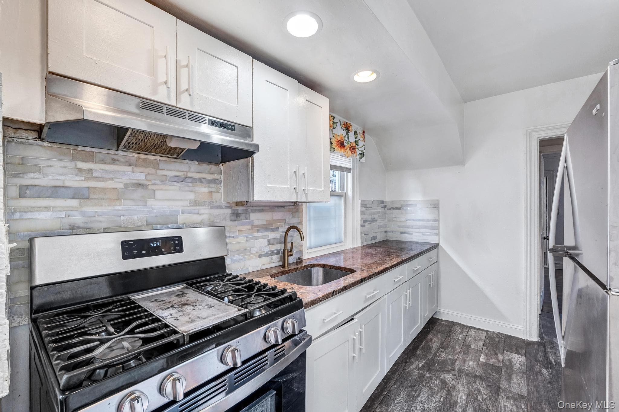 1651 Hering Avenue thumbnail 14