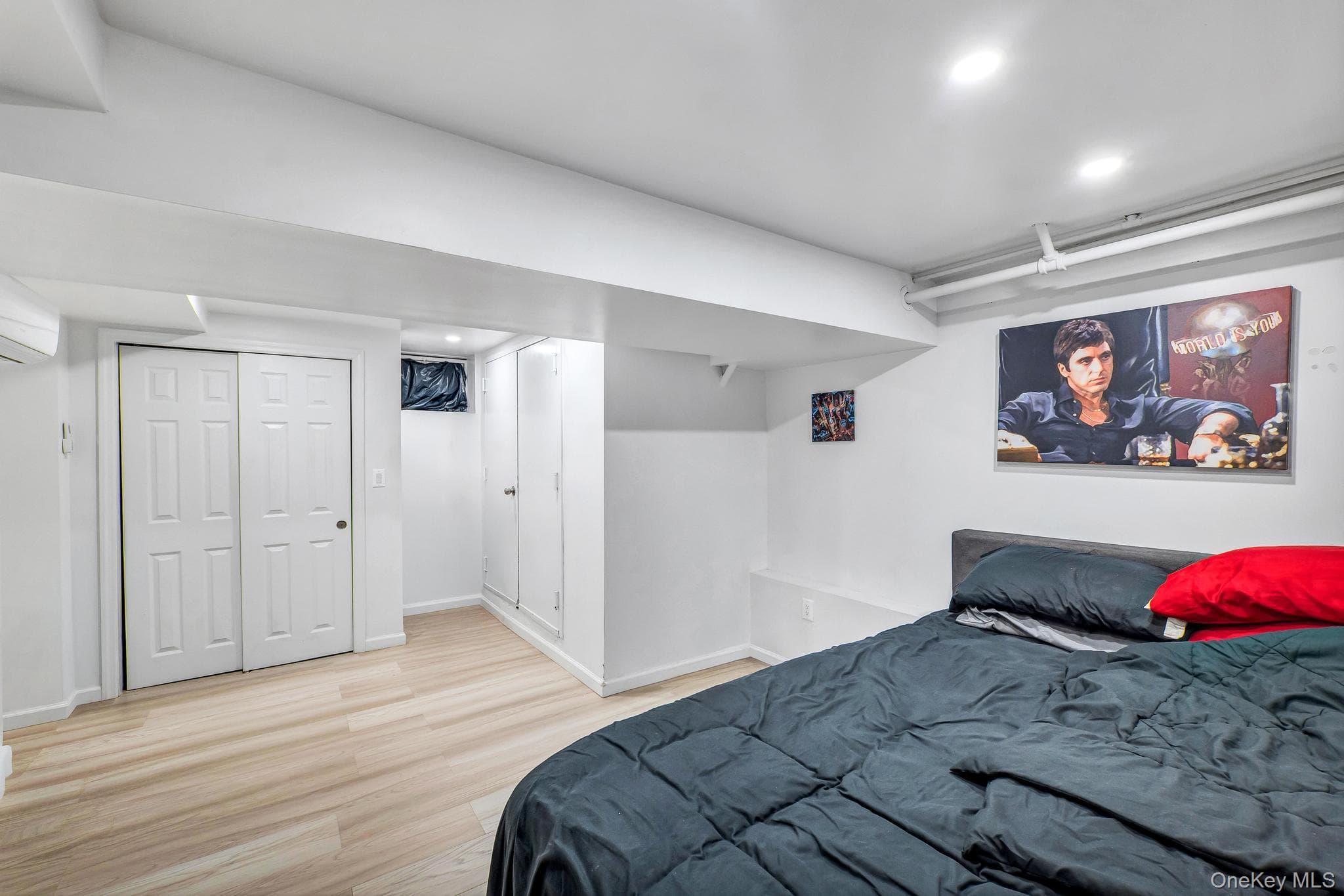 1651 Hering Avenue thumbnail 42