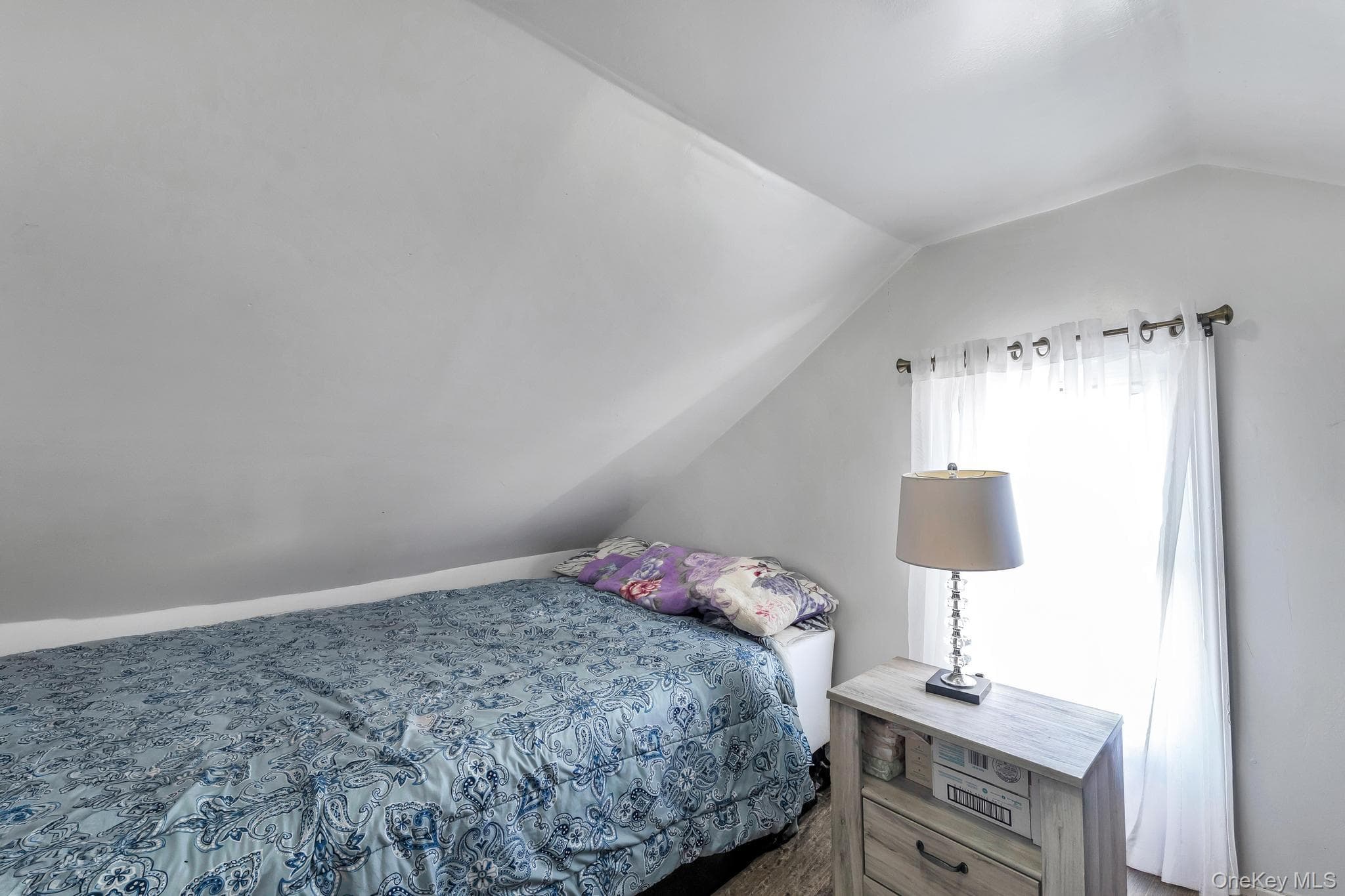 1651 Hering Avenue thumbnail 30