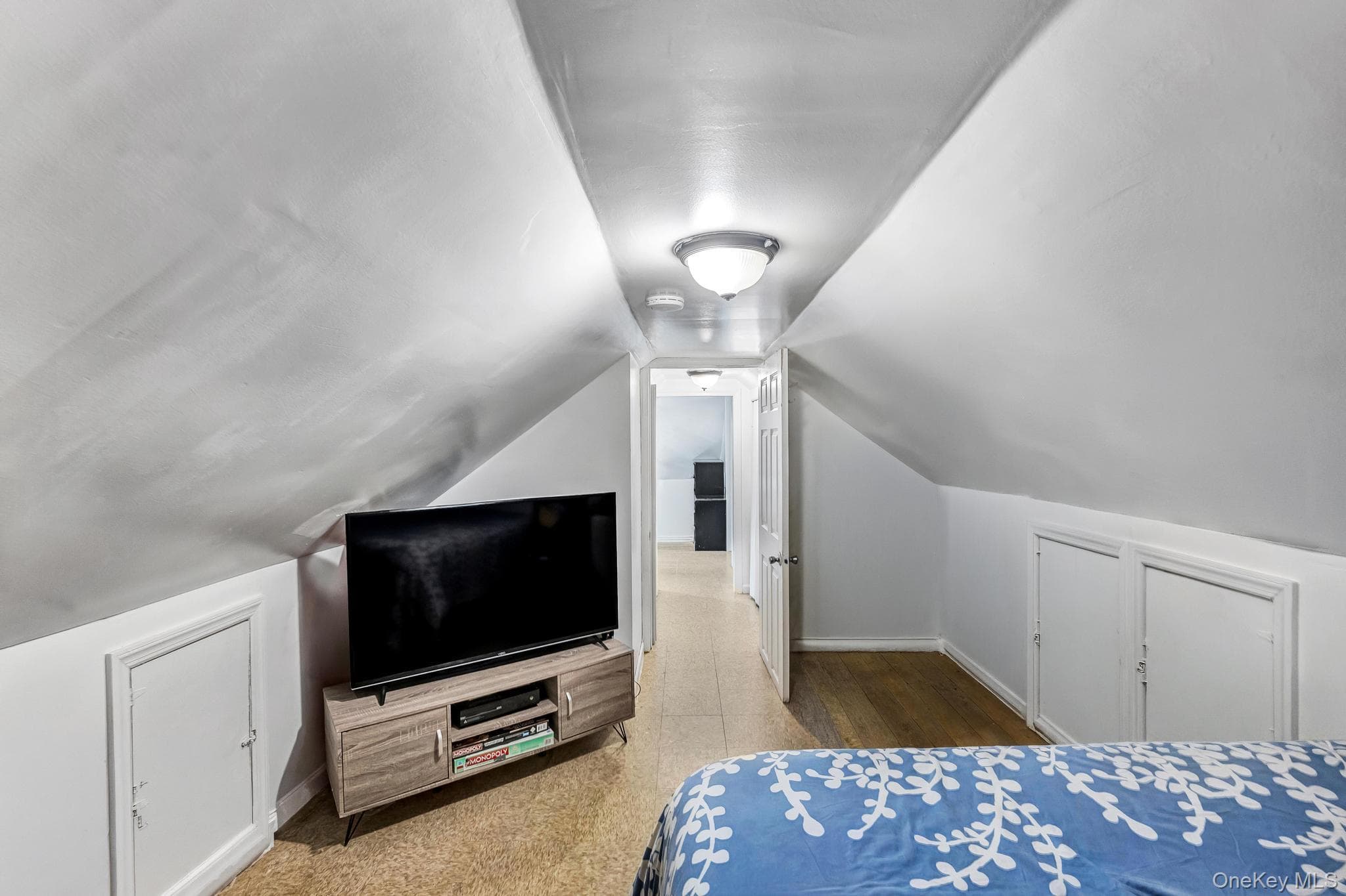 1651 Hering Avenue thumbnail 33