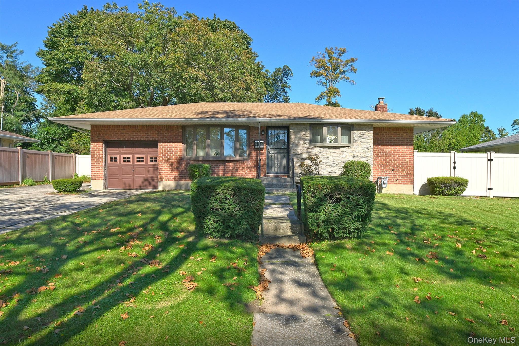12 Marie Crescent, Commack