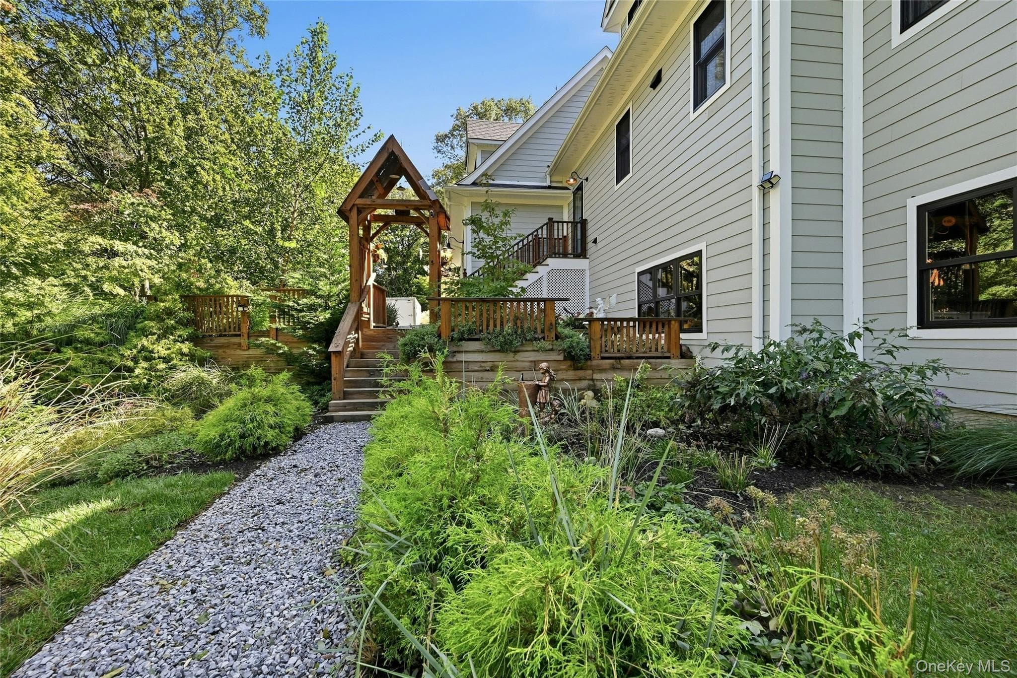 595 Moriches Road thumbnail 32