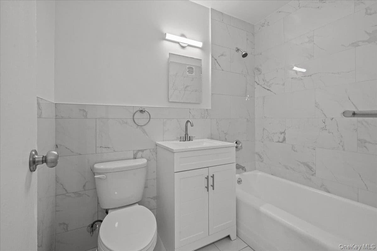 5425 Valles Avenue Unit: 2M thumbnail 8