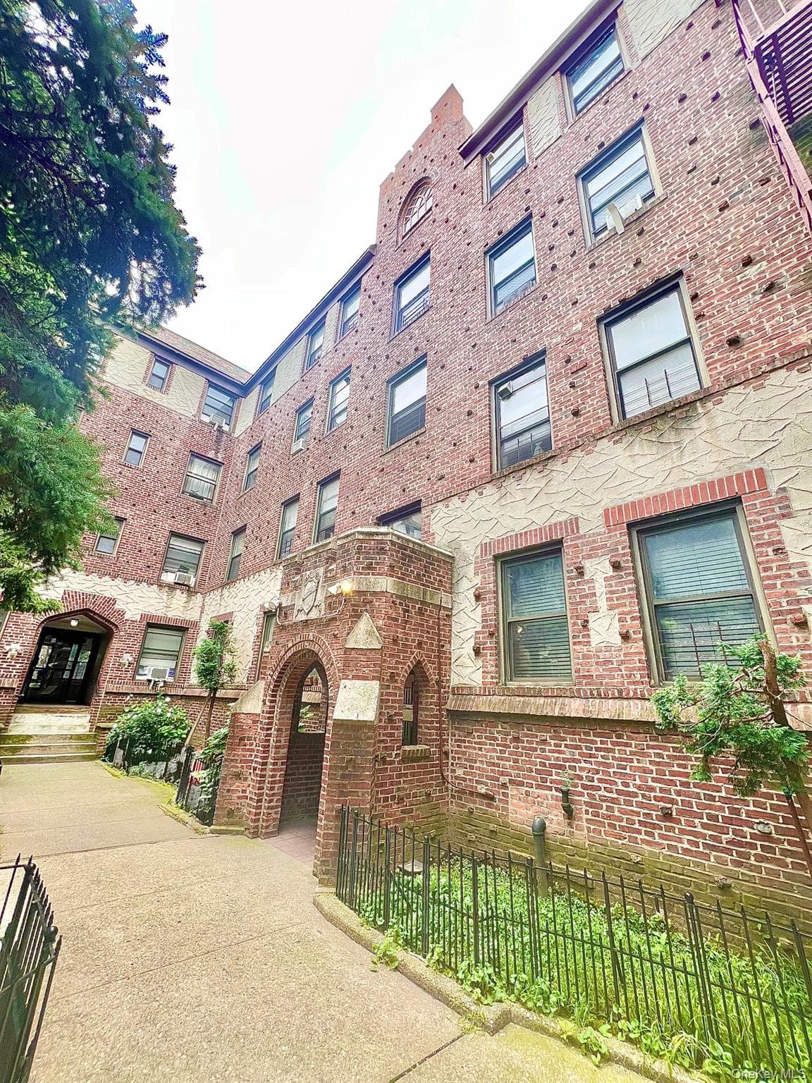 61-40 Saunders St St Unit: A12, Rego Park
