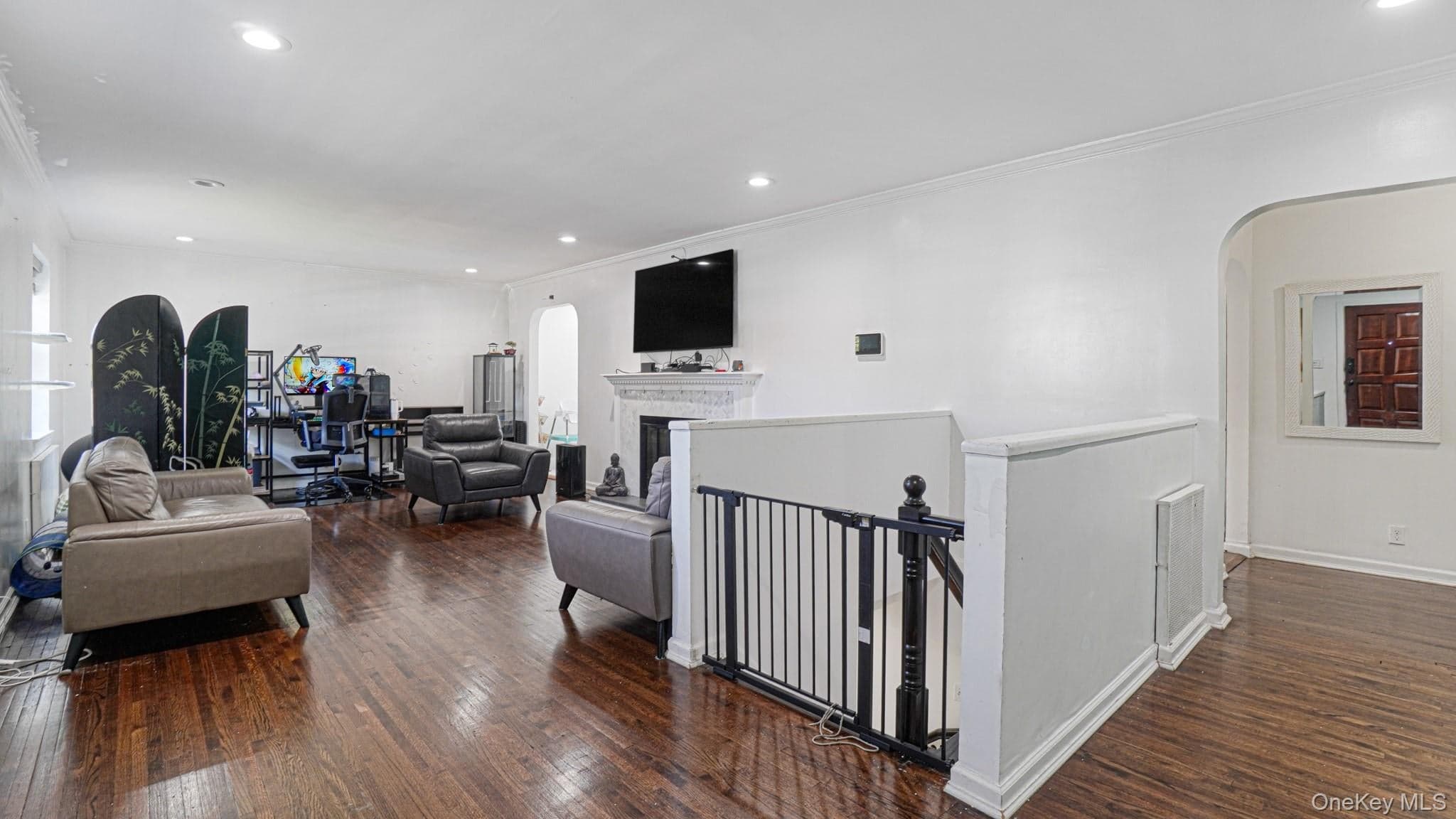 143 S Montgomery Street thumbnail 7