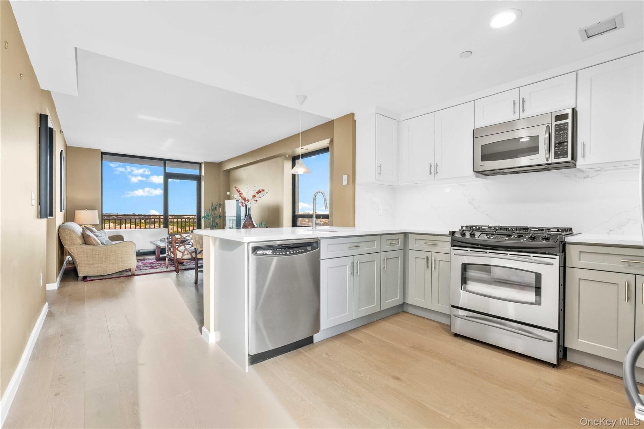 11624 Grosvenor Lane Unit: 15B thumbnail 5