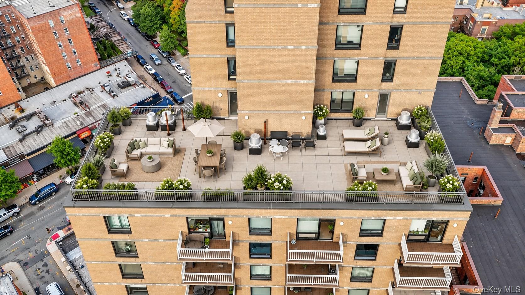 11624 Grosvenor Lane Unit: 15B, Kew Gardens