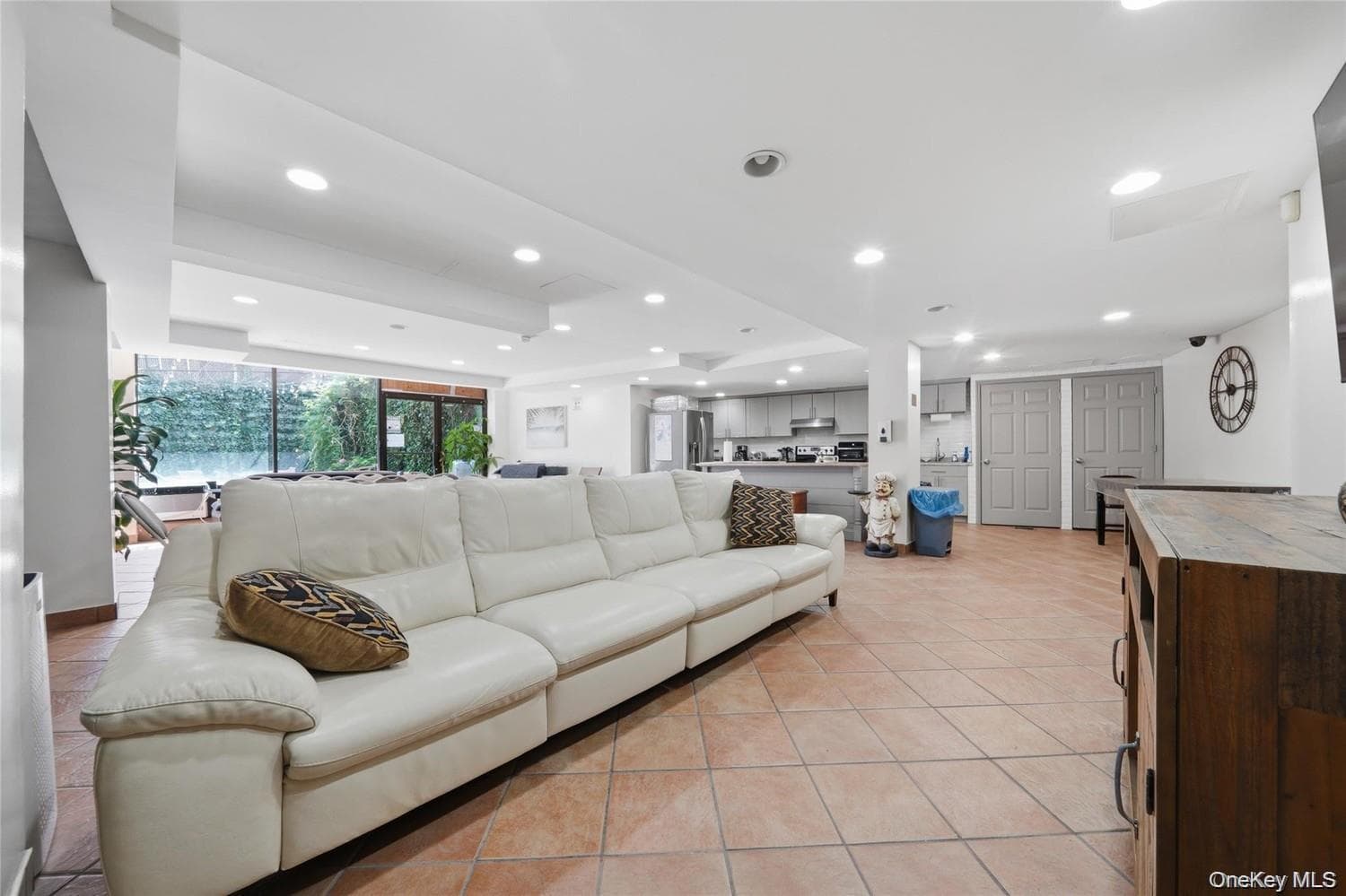 1874 Pelham Parkway Unit: LF thumbnail 14
