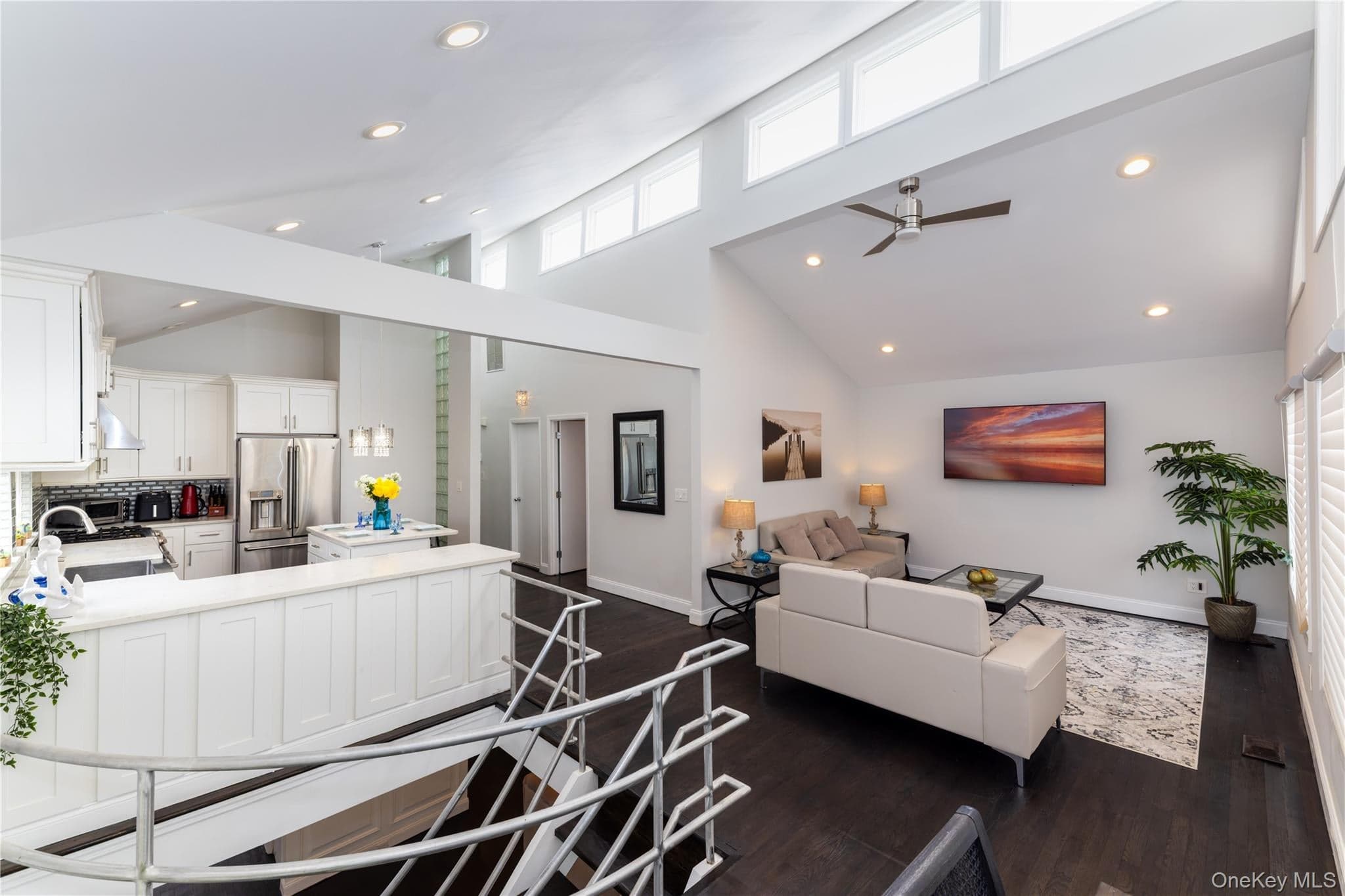 2590 Riverside Drive thumbnail 4