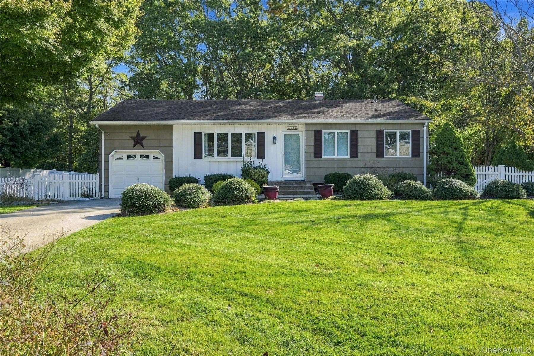 33 Shenandoah Boulevard, Port Jefferson