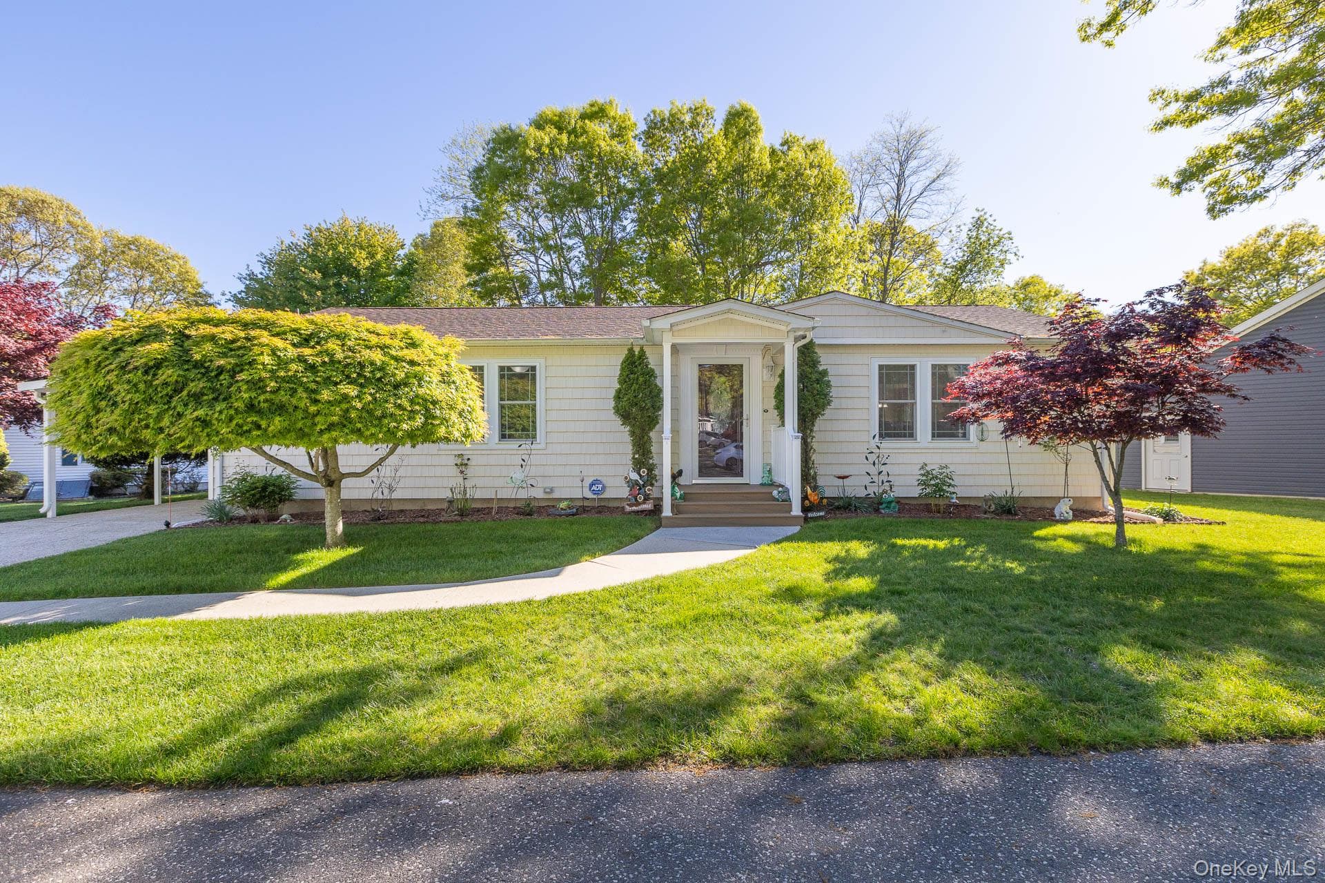 1407 Middle Road Unit: 83, Calverton