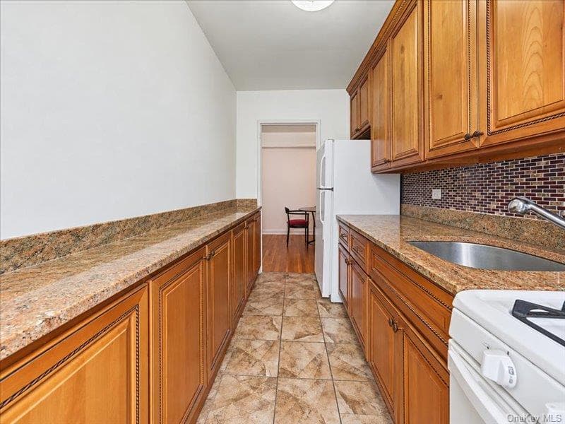 64-00 Saunders Street Unit: 5-C thumbnail 4