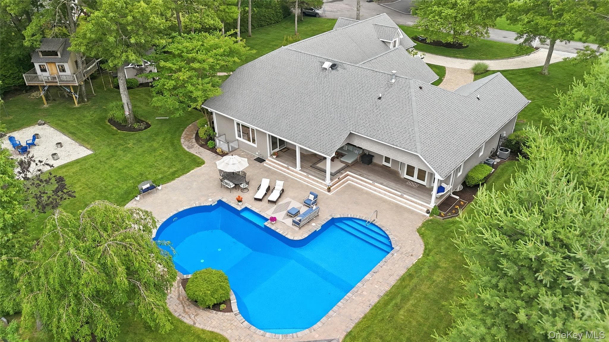 58 South Path, Calverton