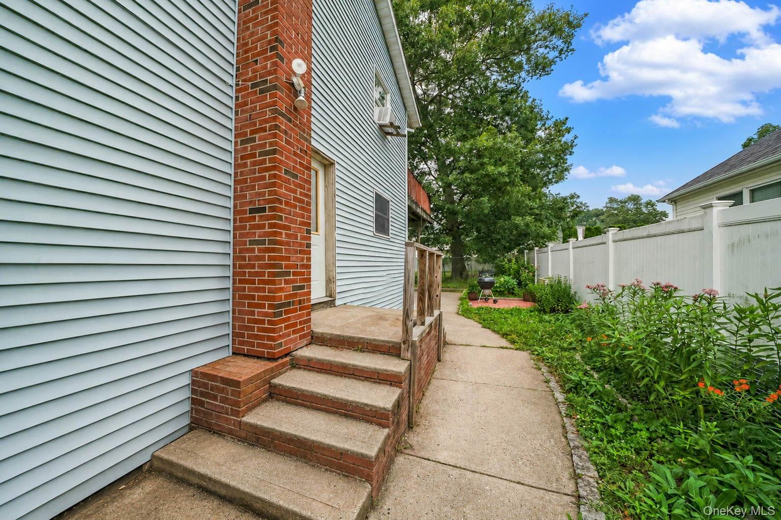 107 Cedar Oaks Avenue thumbnail 4