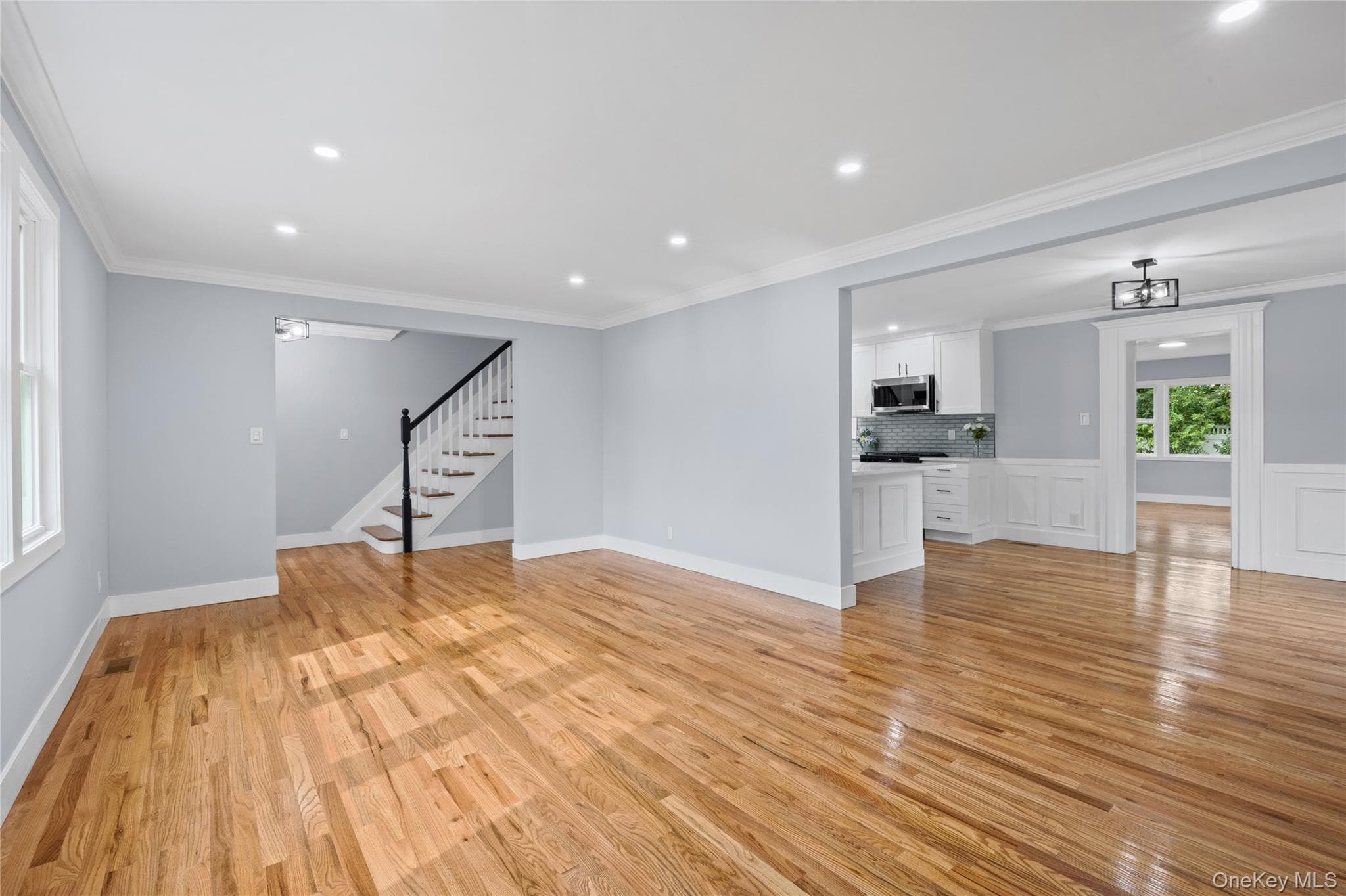 81 Rowe Avenue thumbnail 13