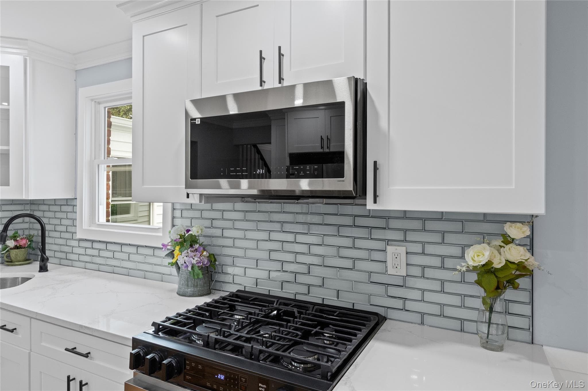81 Rowe Avenue thumbnail 6