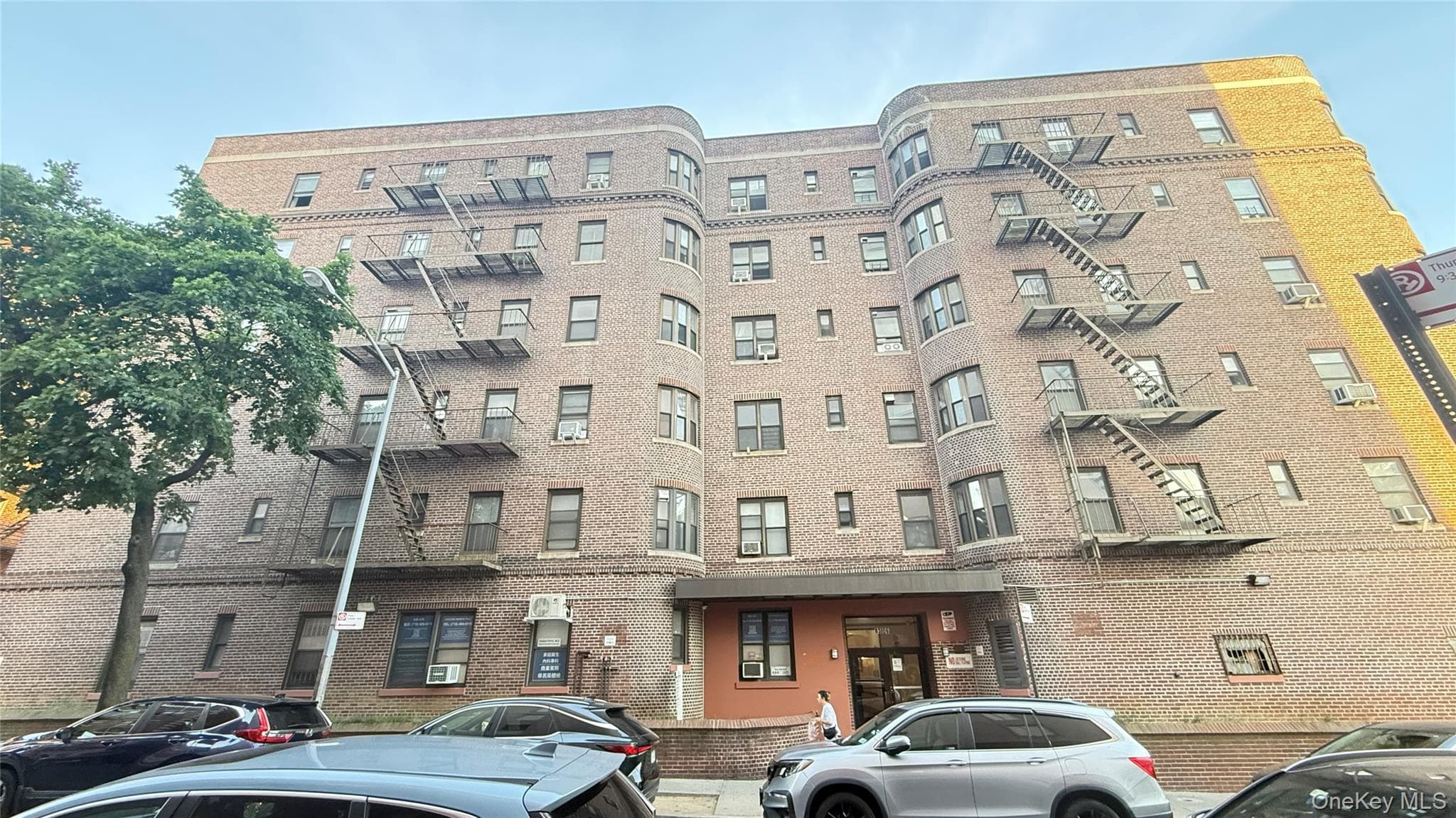 8306 Vietor Ave AVE Unit: 1O, Elmhurst