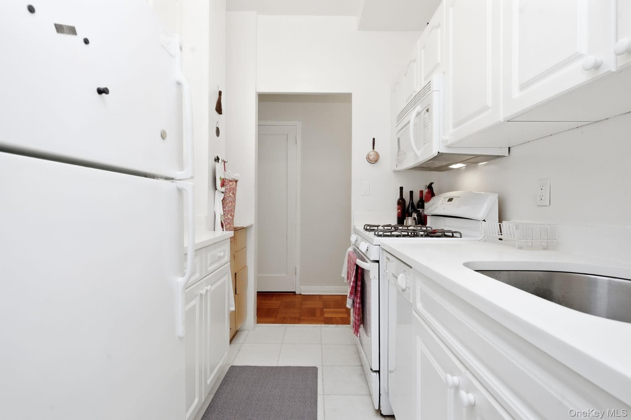 290 Collins Ave Unit: 2C thumbnail 9