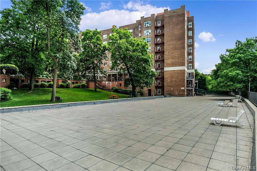 290 Collins Ave Unit: 2C thumbnail 23