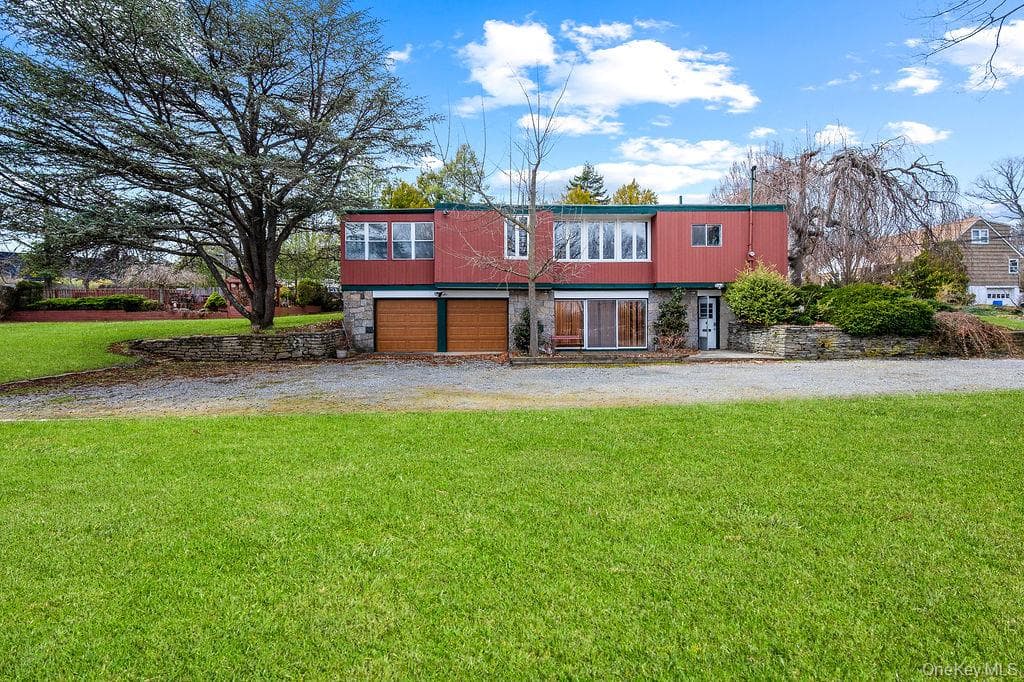 11 Valley View Road, Great Neck