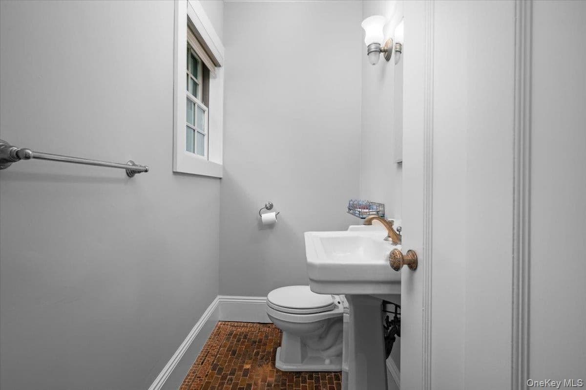 2727 Netherland Avenue thumbnail 17