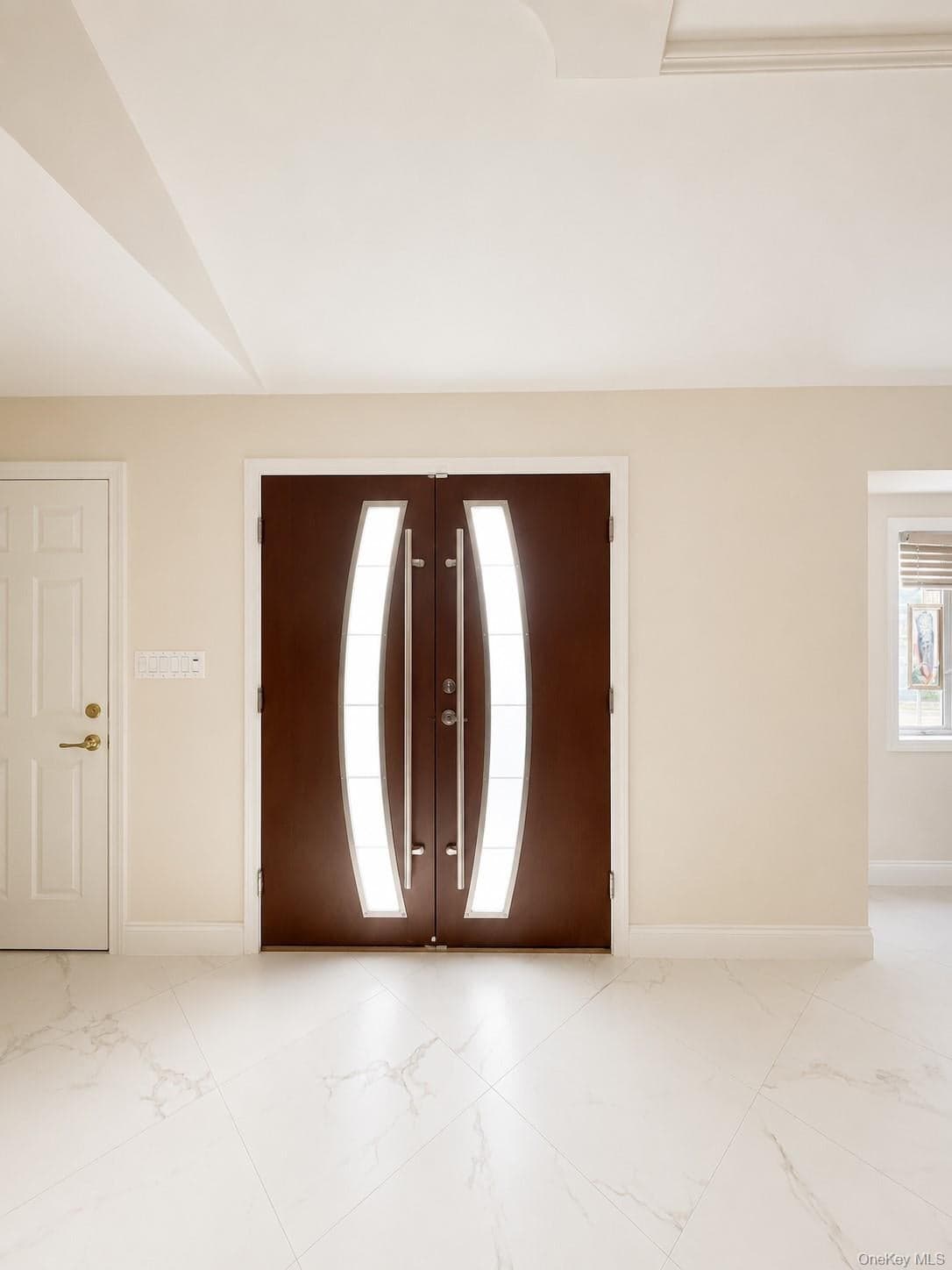 886 Woodmere Drive thumbnail 2
