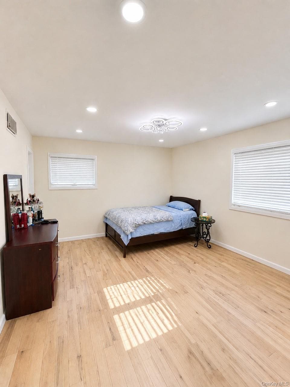 886 Woodmere Drive thumbnail 12