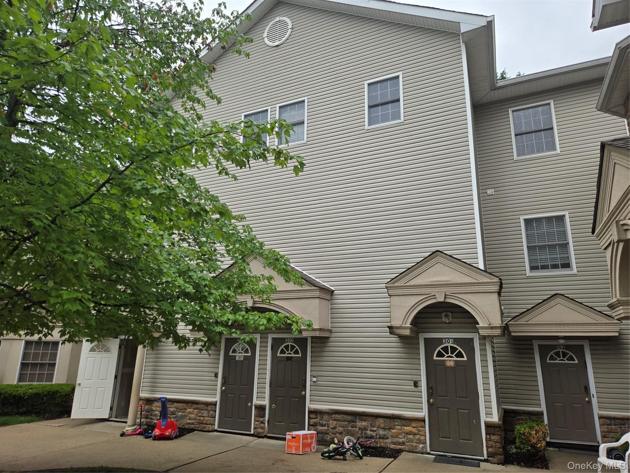 10 Horizon Court Unit: 302 thumbnail 2