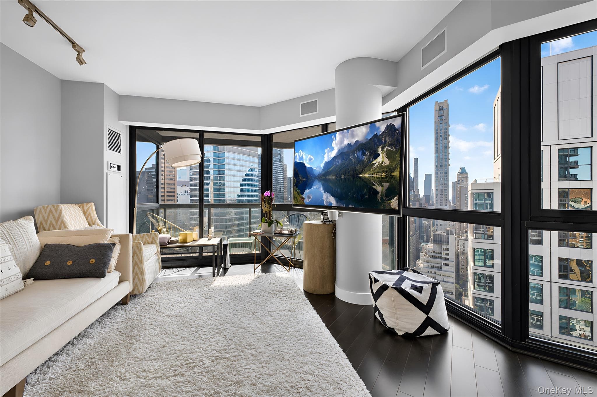 200 E 61st Street Unit: 35B, New York (manhattan)