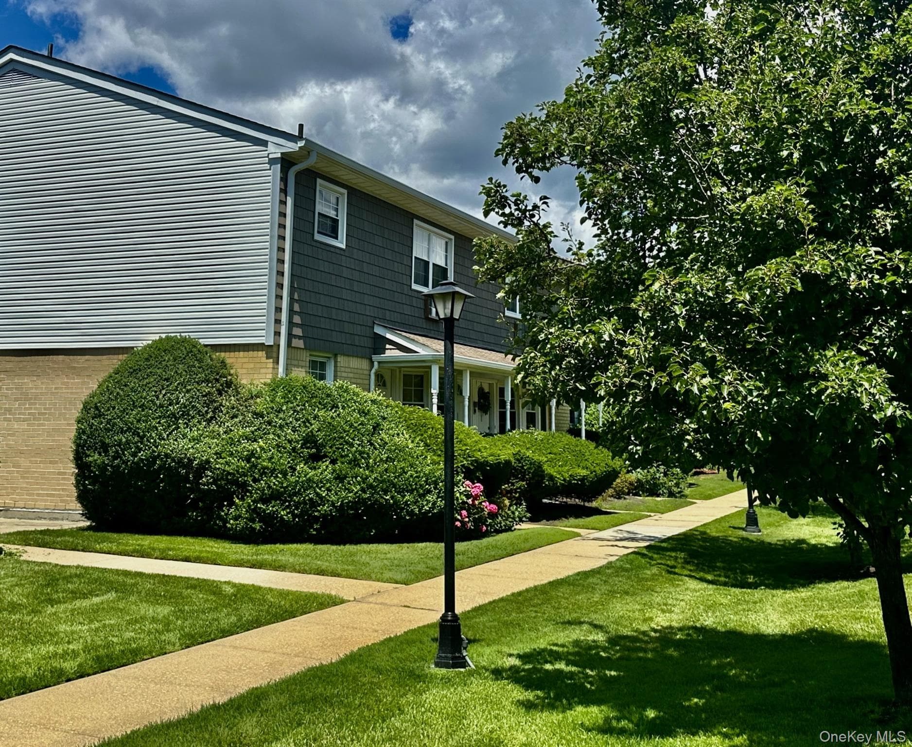 3922 Wilshire Lane Unit: H, Oakdale