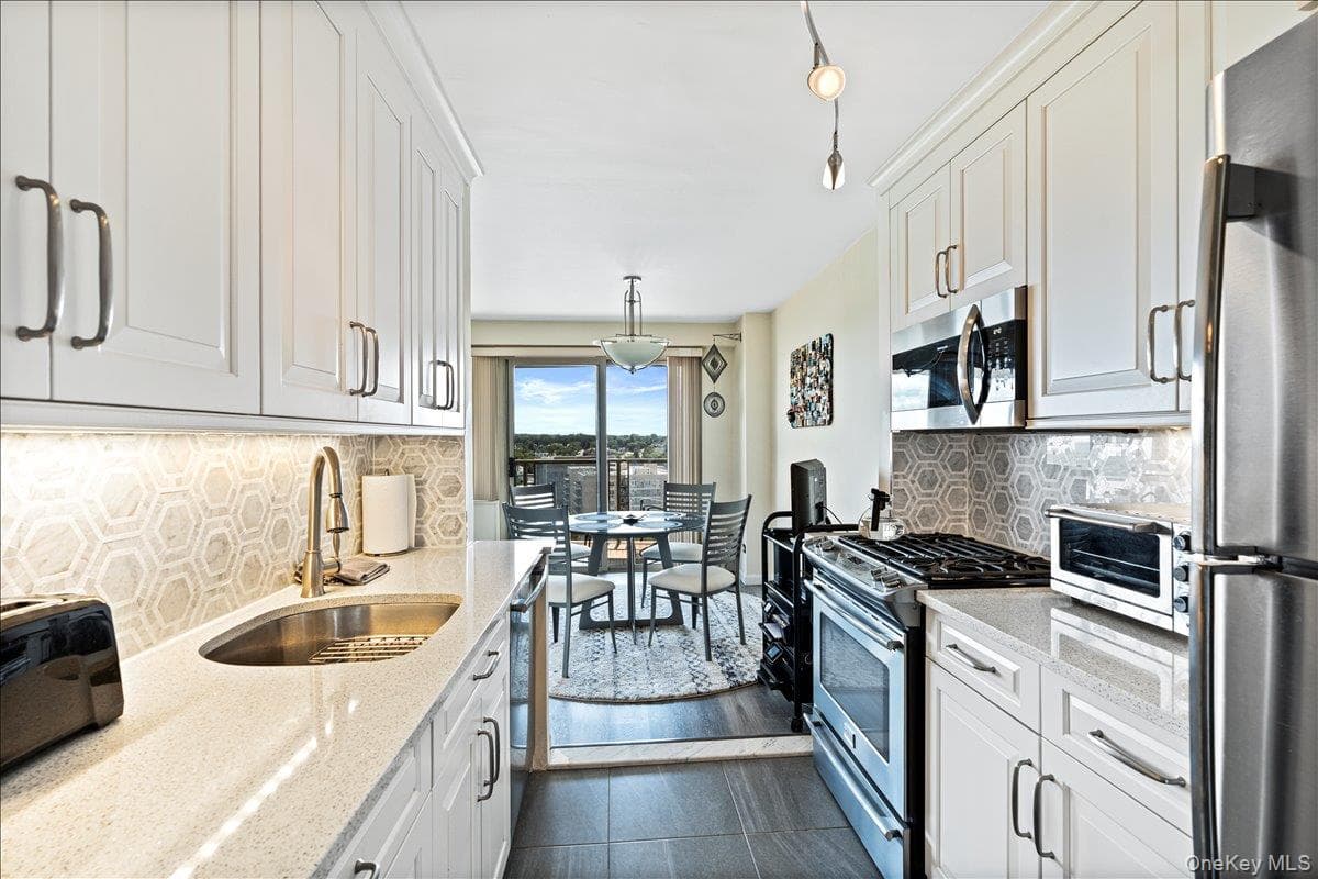 18-15 215th Street Unit: 10D thumbnail 8