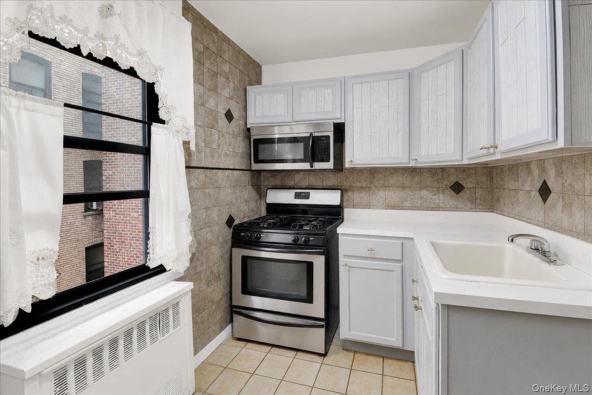 2835 Webb Avenue Unit: 4B thumbnail 6