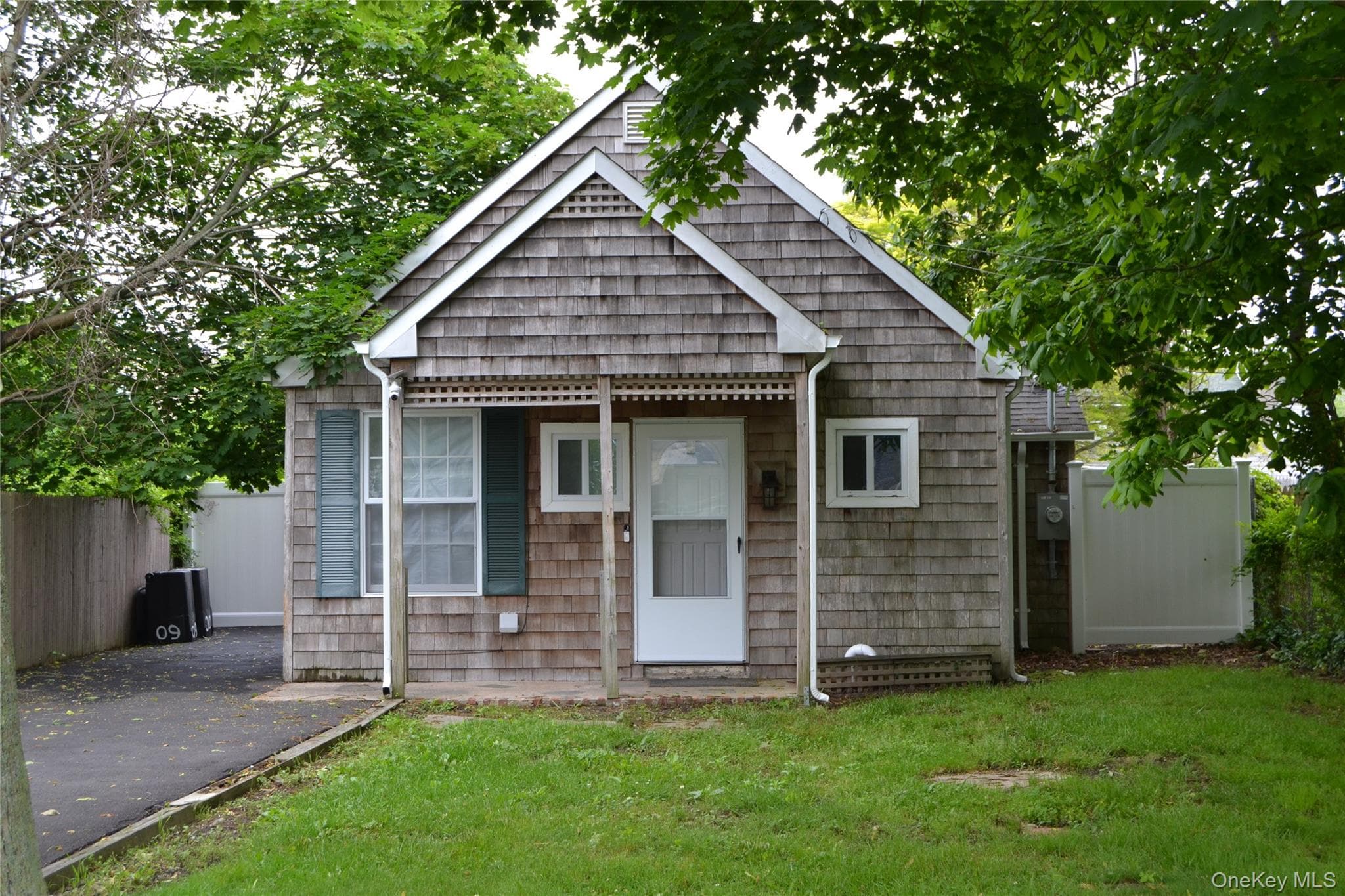 60 Huguenot Drive, Mastic Beach