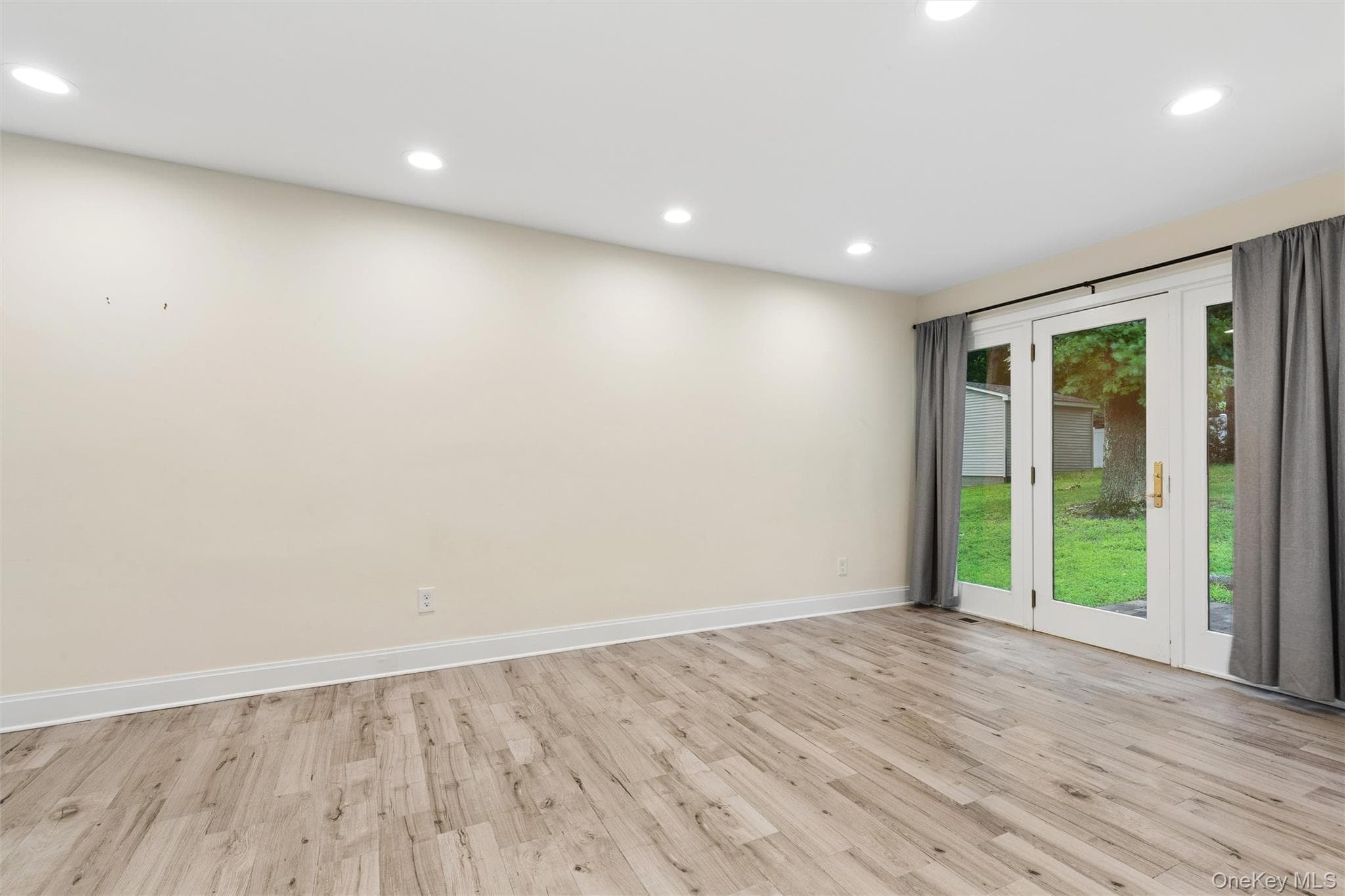 2639 N Wading River Road thumbnail 13