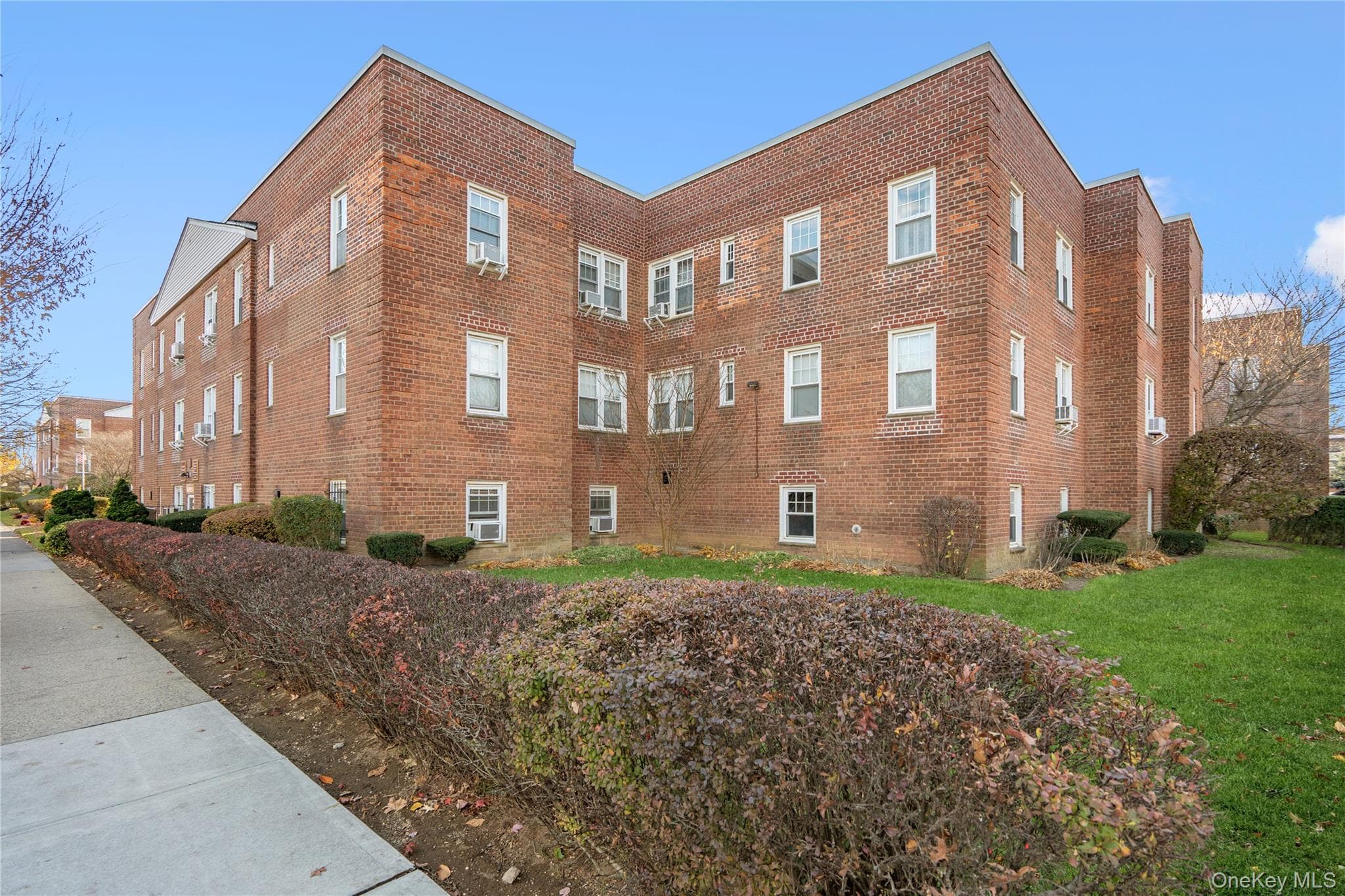 200 N Village Avenue Unit: 100 thumbnail 2