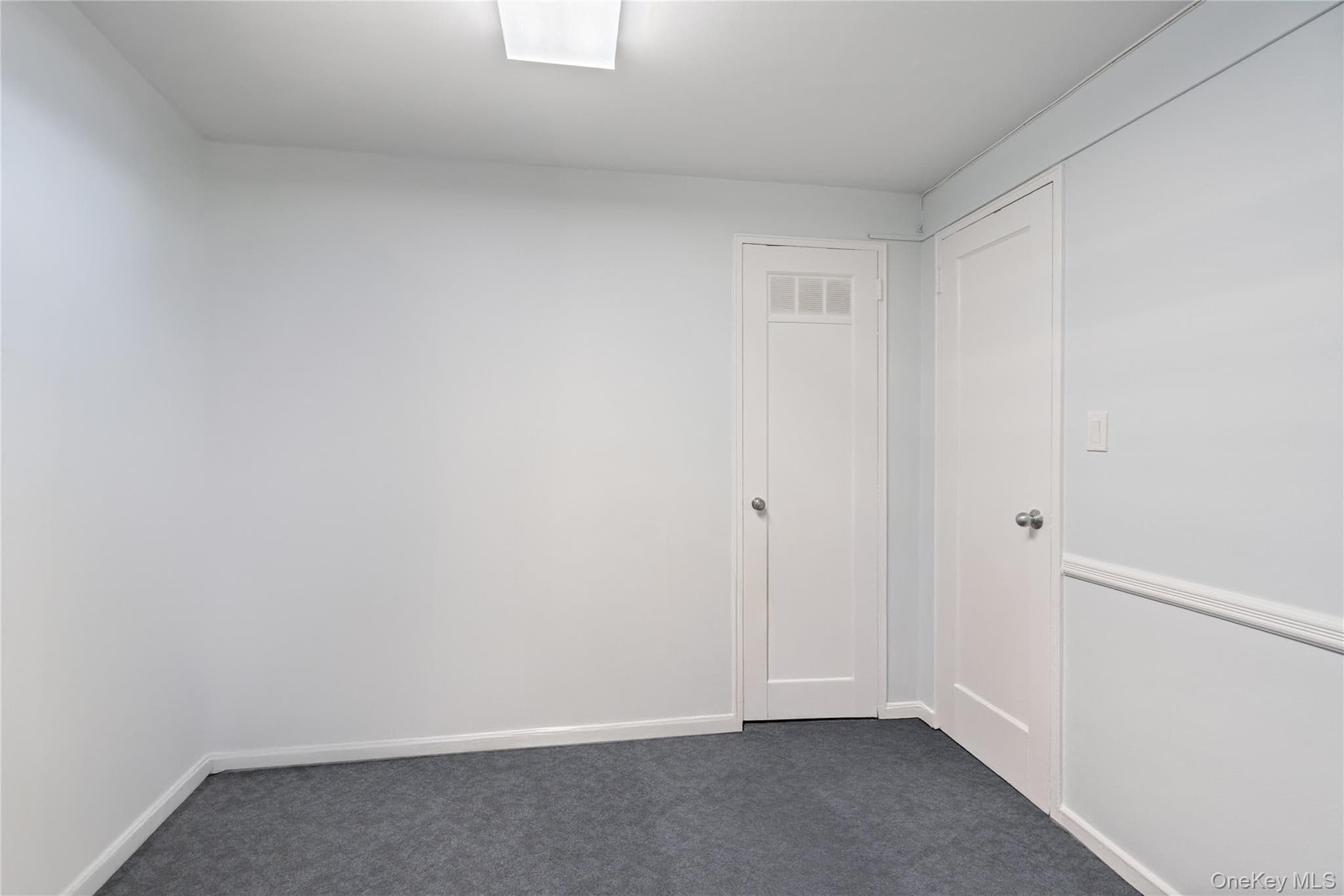 200 N Village Avenue Unit: 100 thumbnail 17