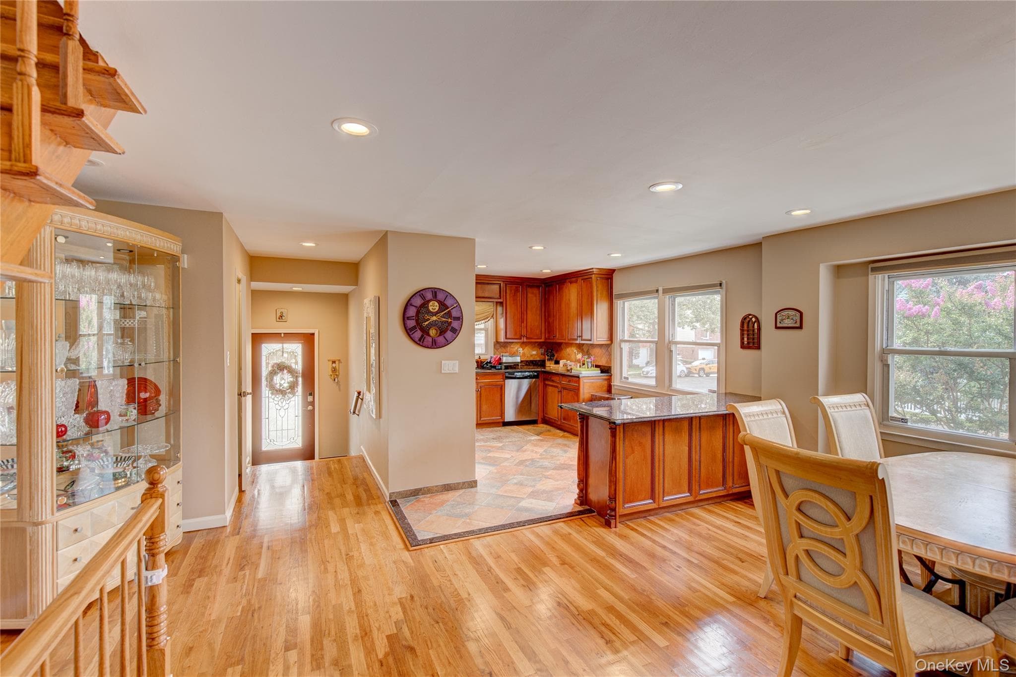5703 Cloverdale Boulevard thumbnail 5