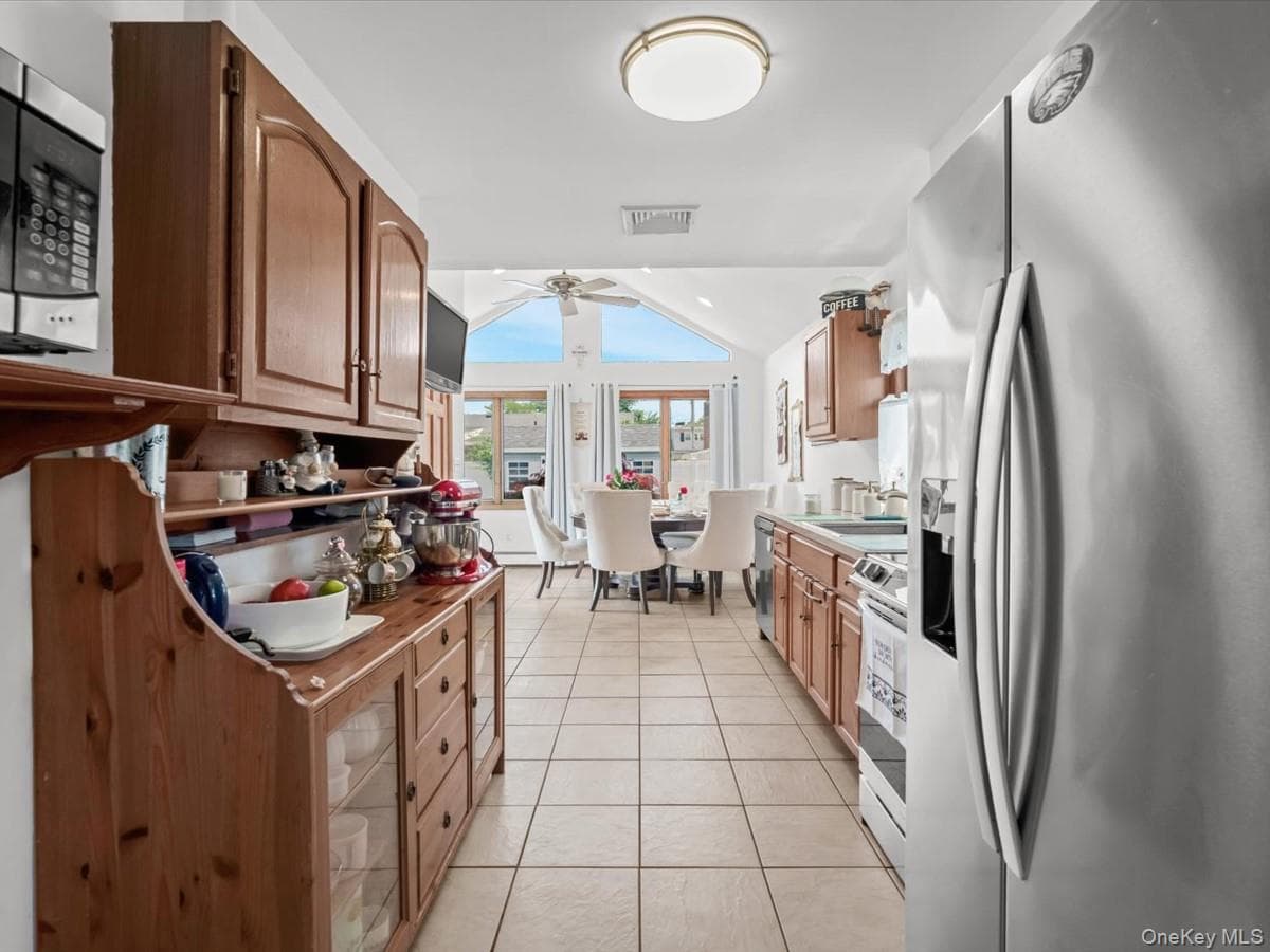 208 N 3rd Street thumbnail 4