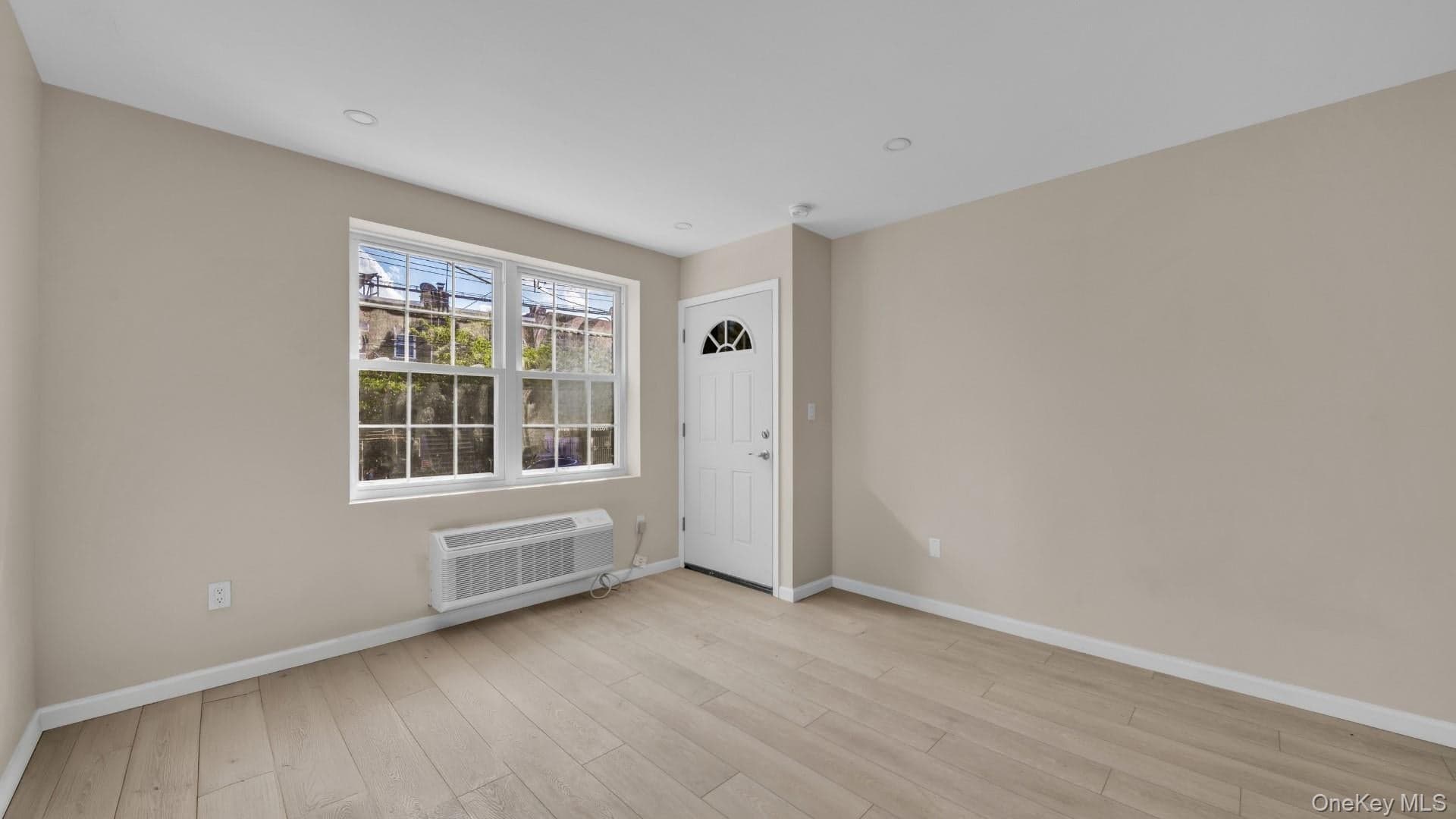 957 E 229th Street thumbnail 14