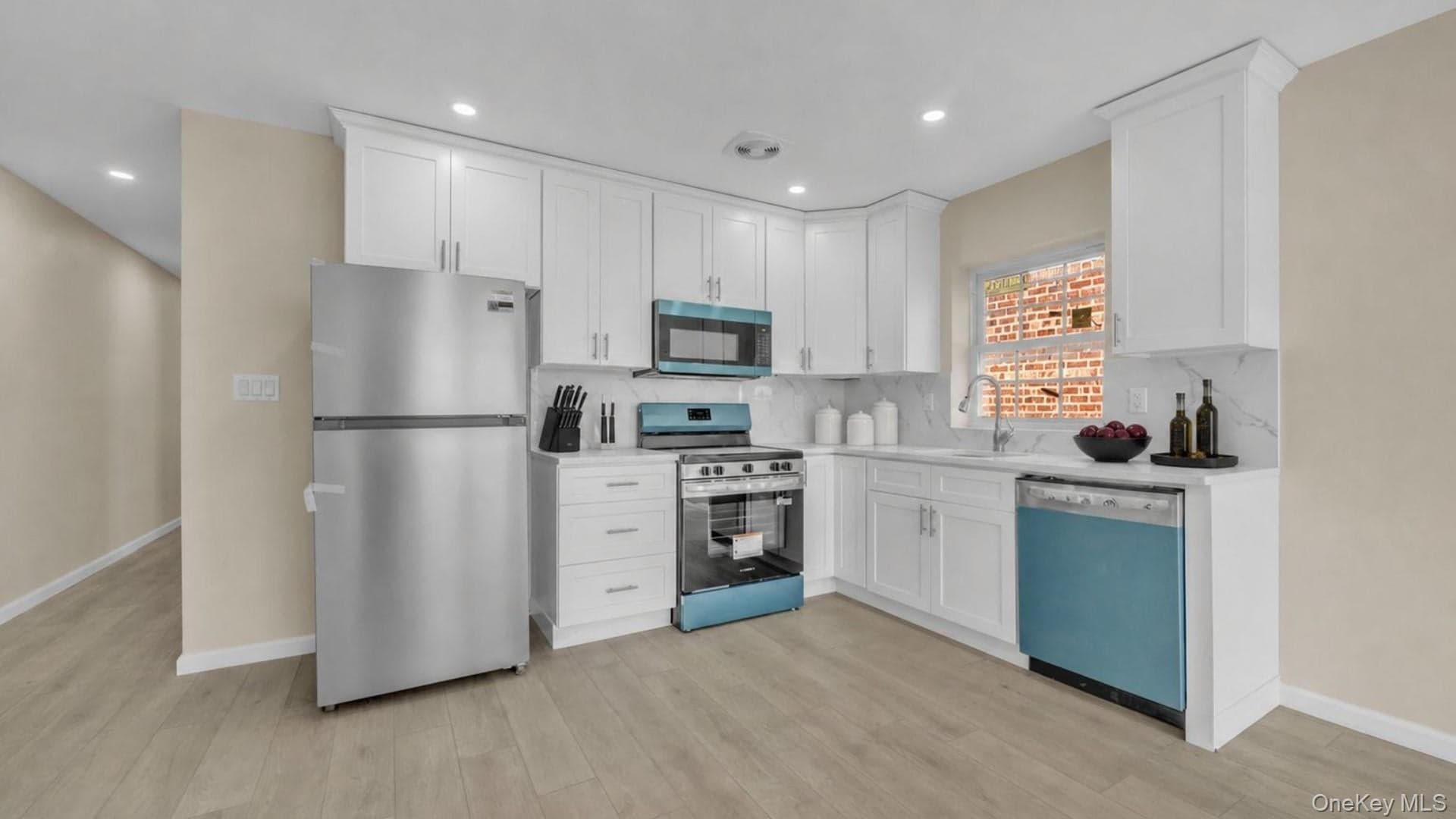 957 E 229th Street thumbnail 6