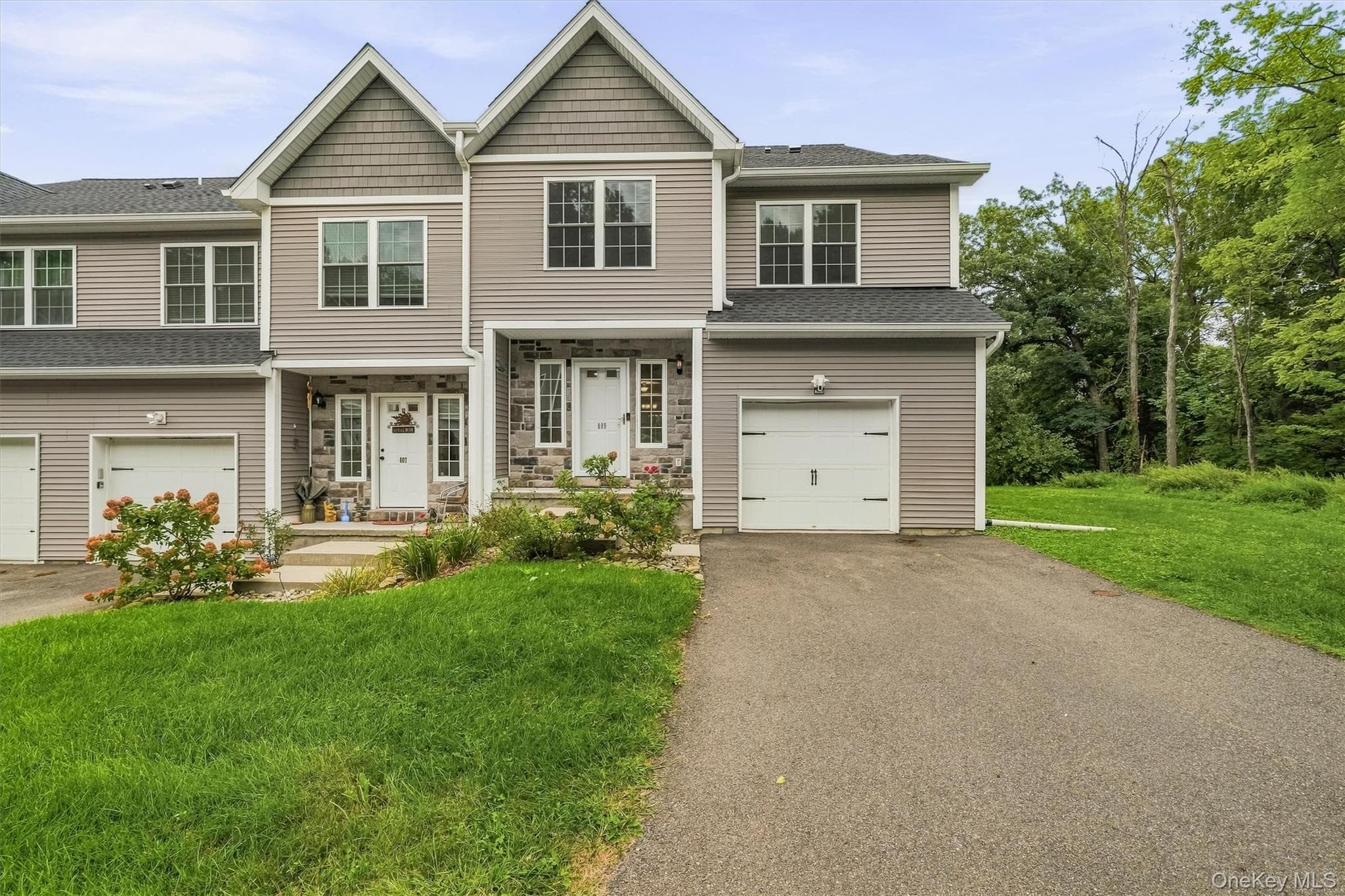 809 Fairway Court photo 1