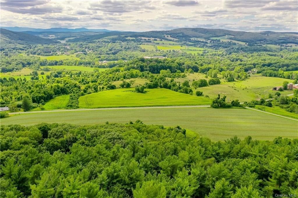Yonderview Road, Hillsdale