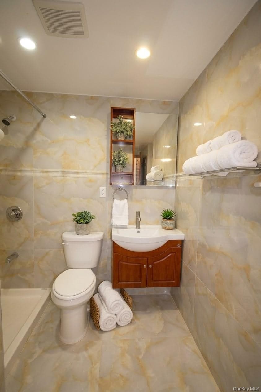 108-38 41st Ave Ave Unit: 2B thumbnail 3
