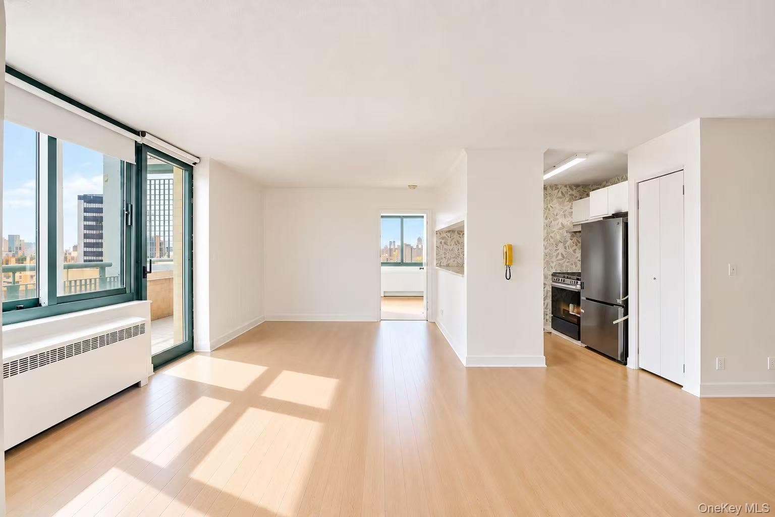 60 Henry Street Unit: 15F2 thumbnail 3