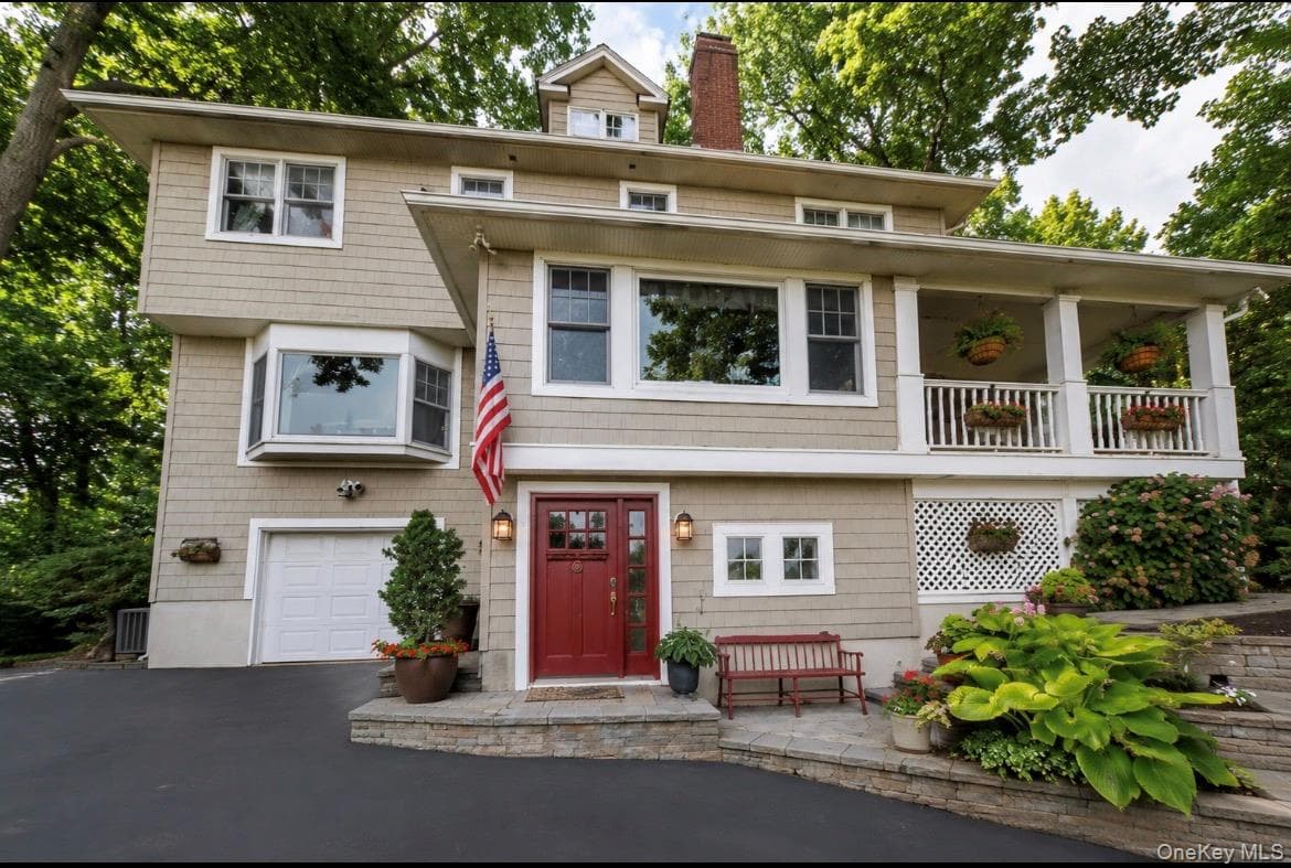 5 Harborview Lane, Huntington