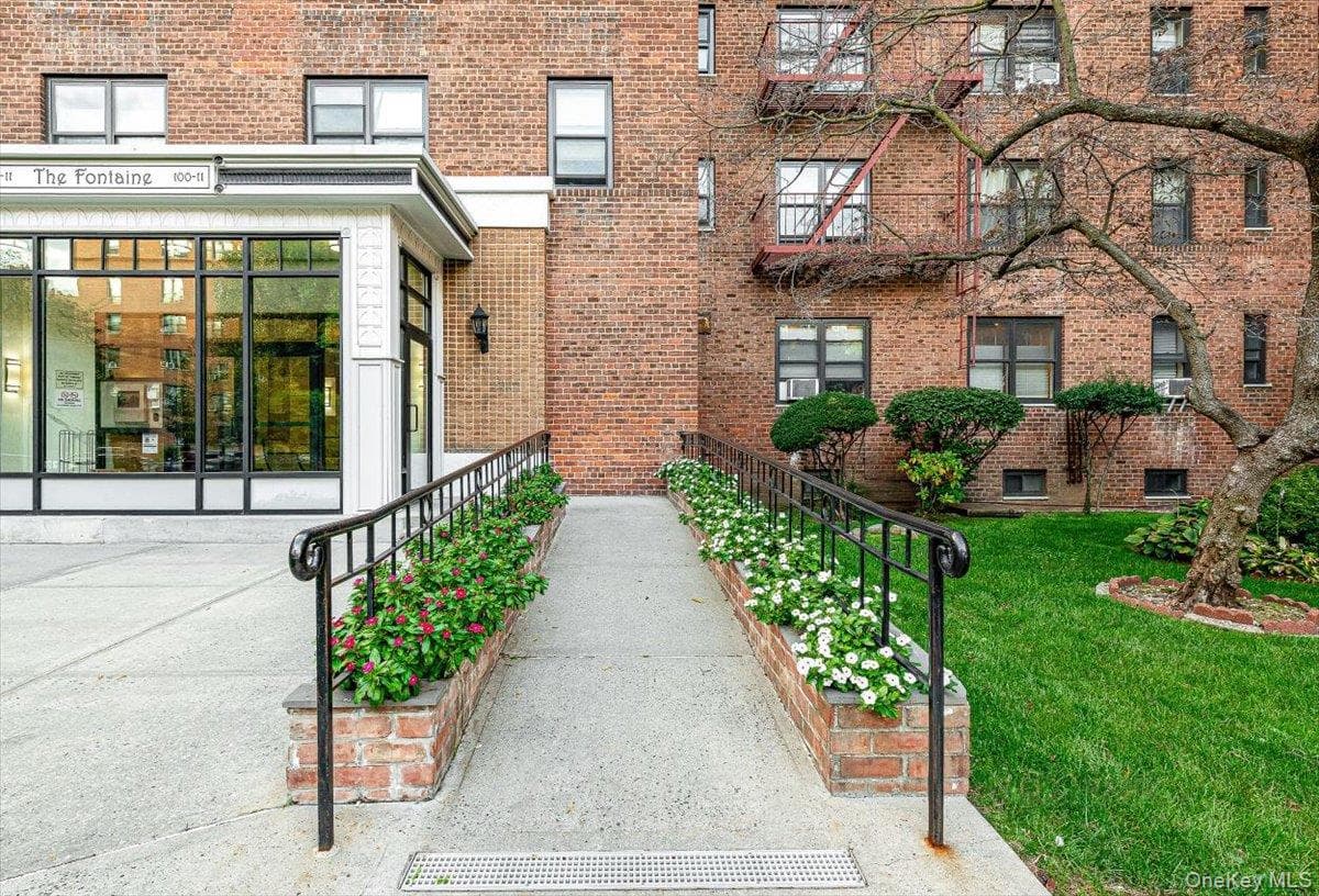 100-11 67th Road Unit: 103 thumbnail 2
