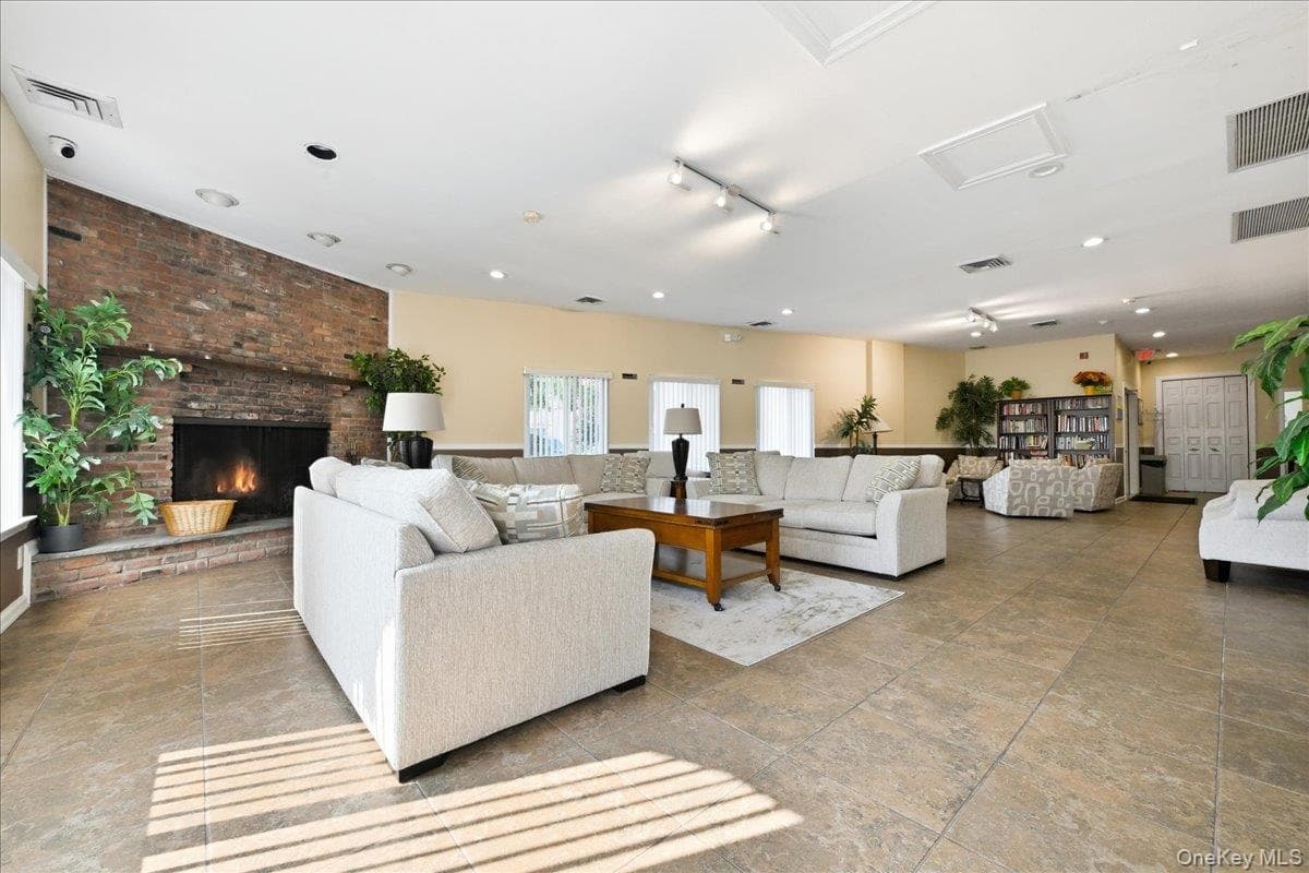 47 Alhambra Drive thumbnail 24